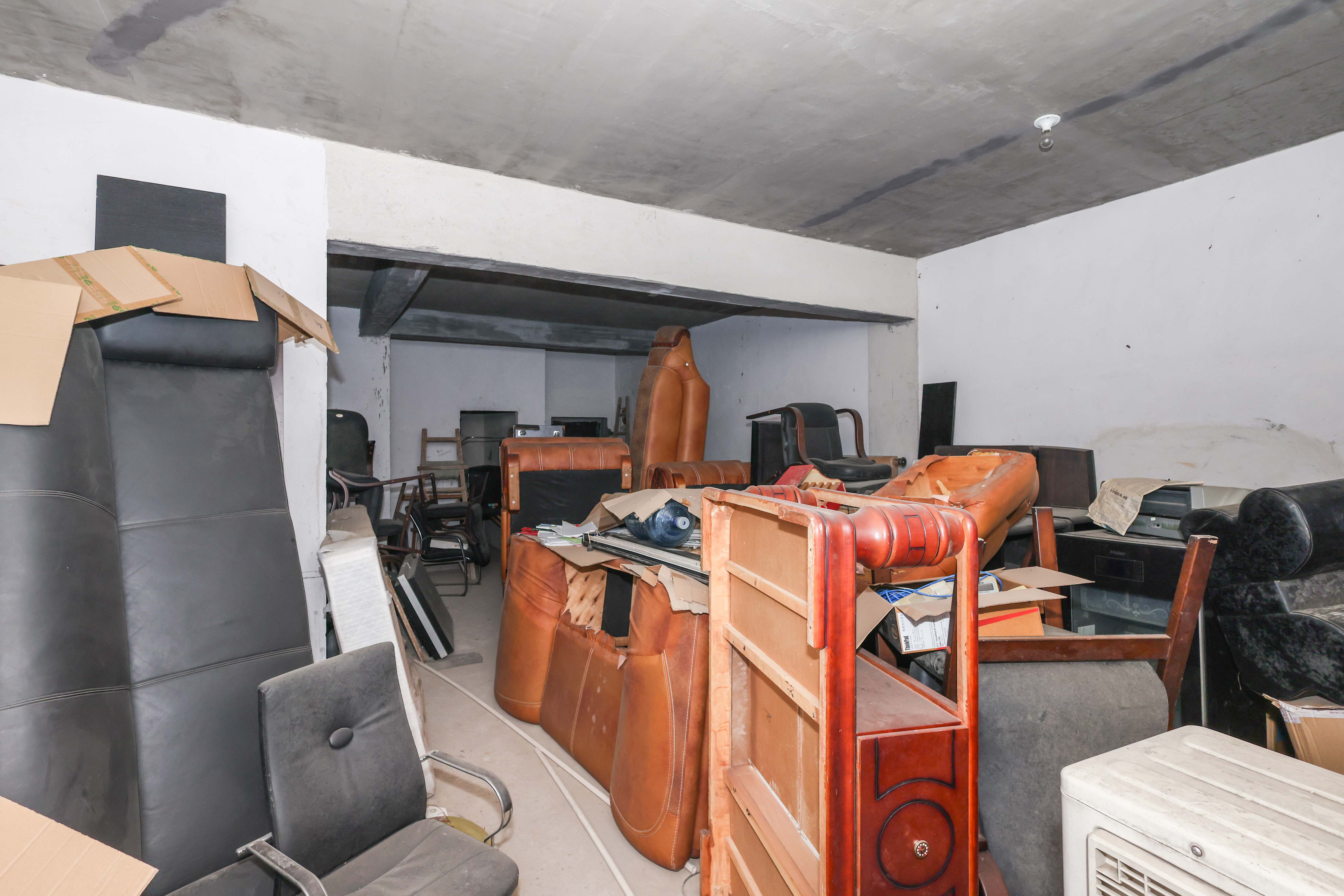 山水英伦 4室2厅3卫 228.0万 山水英伦 4室2厅3卫 228.0万客厅