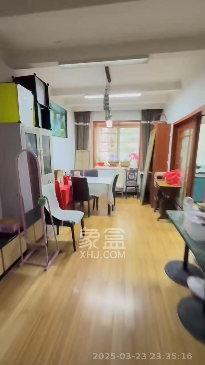 鑫邮小区 1室2厅1卫 2600.0元/月 鑫邮小区 1室2厅1卫 2600.0元/月室内图