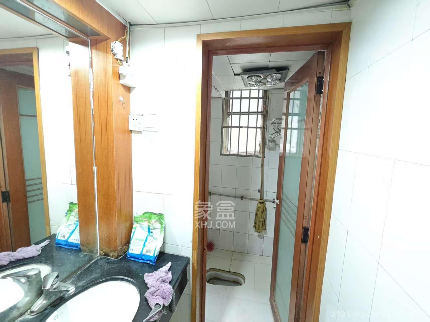 涉外花园  3室2厅2卫    2400.0元/月 涉外花园  3室2厅2卫    2400.0元/月室内图