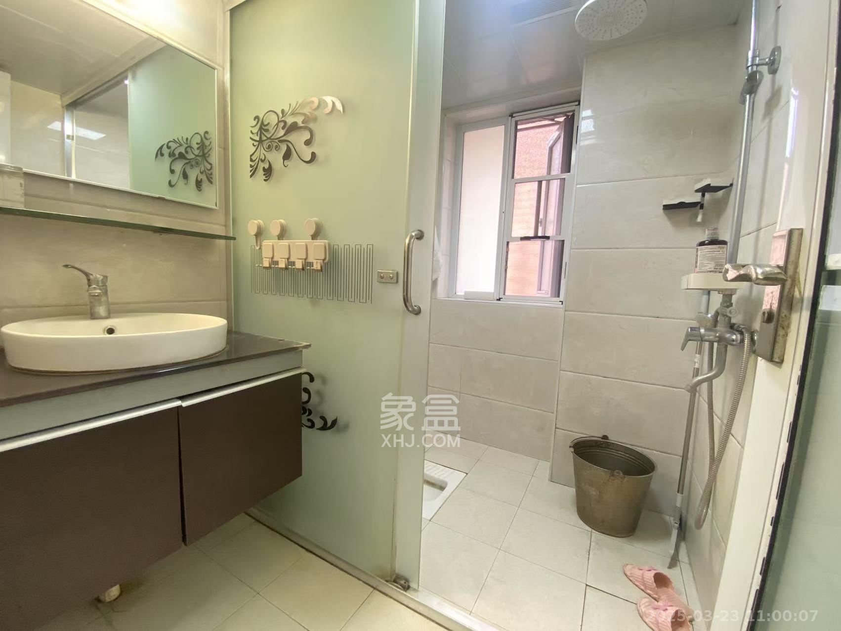 丽发新城  2室2厅1卫    1900.0元/月室内图