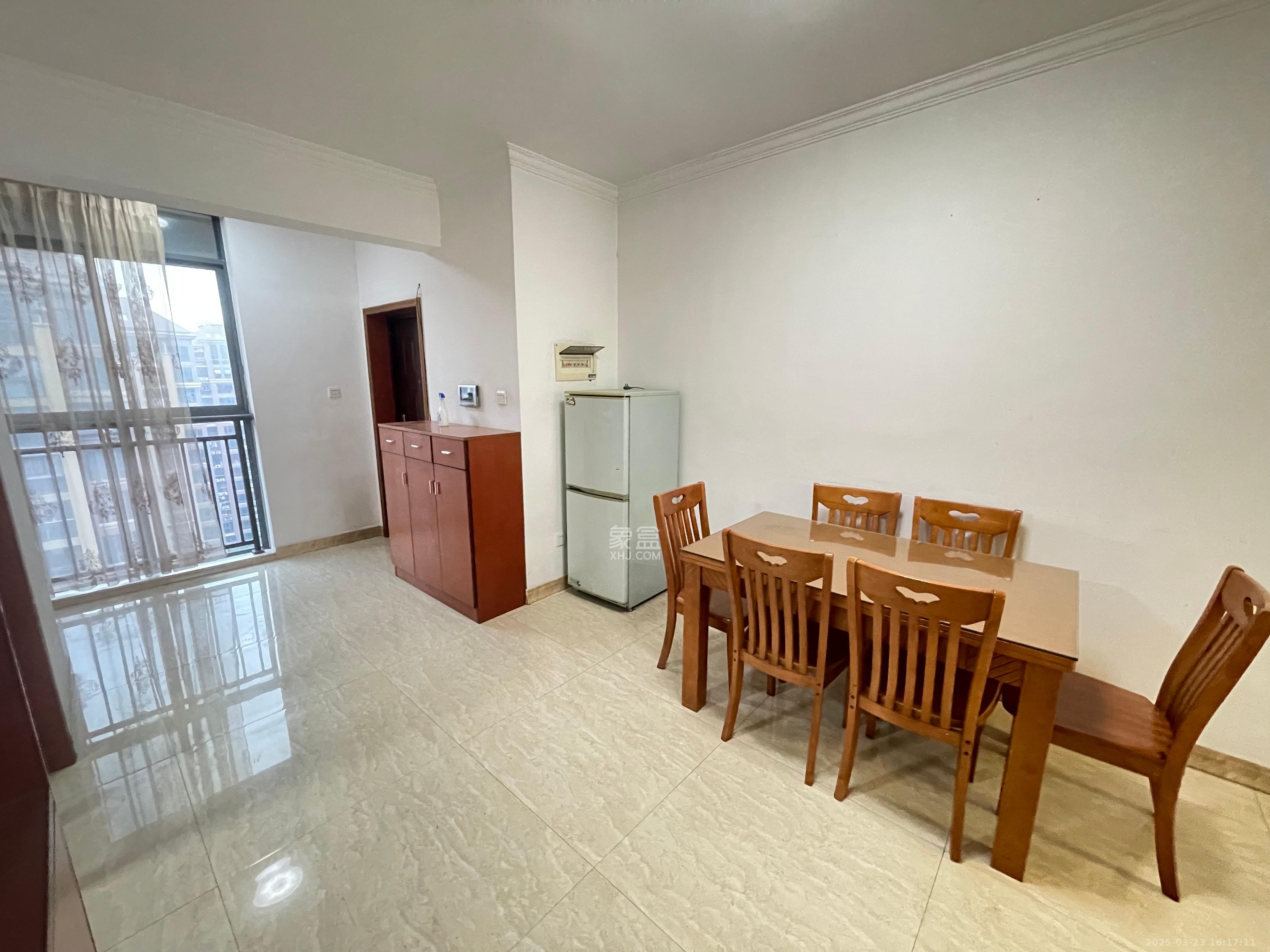 翡翠云天 3室2厅2卫 2100.0元/月 翡翠云天 3室2厅2卫 2100.0元/月室内图