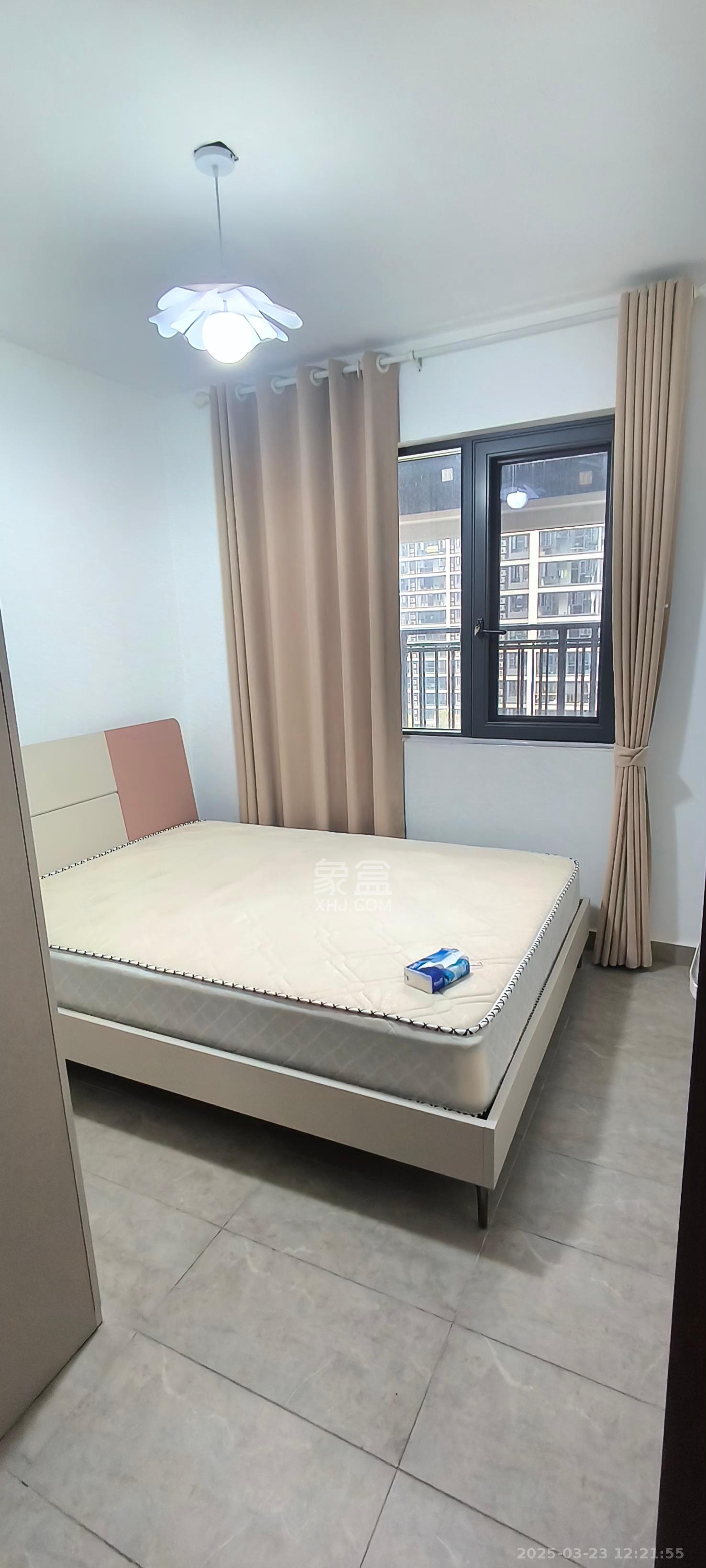 中海阅麓山二期  3室2厅2卫   3700.00元/月室内图