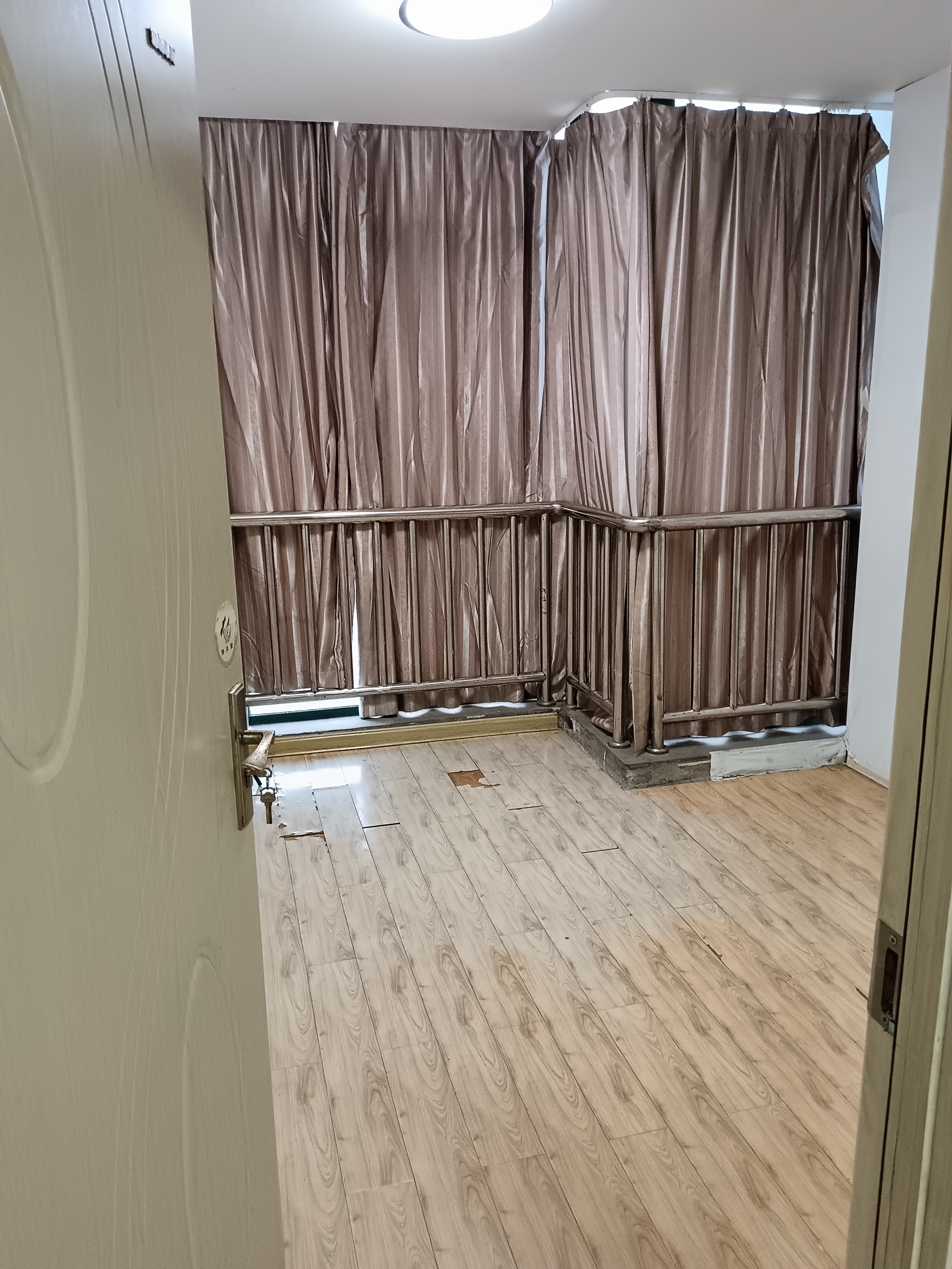 区总工会家属楼 3室2厅1卫 42.9万 区总工会家属楼 3室2厅1卫 42.9万客厅