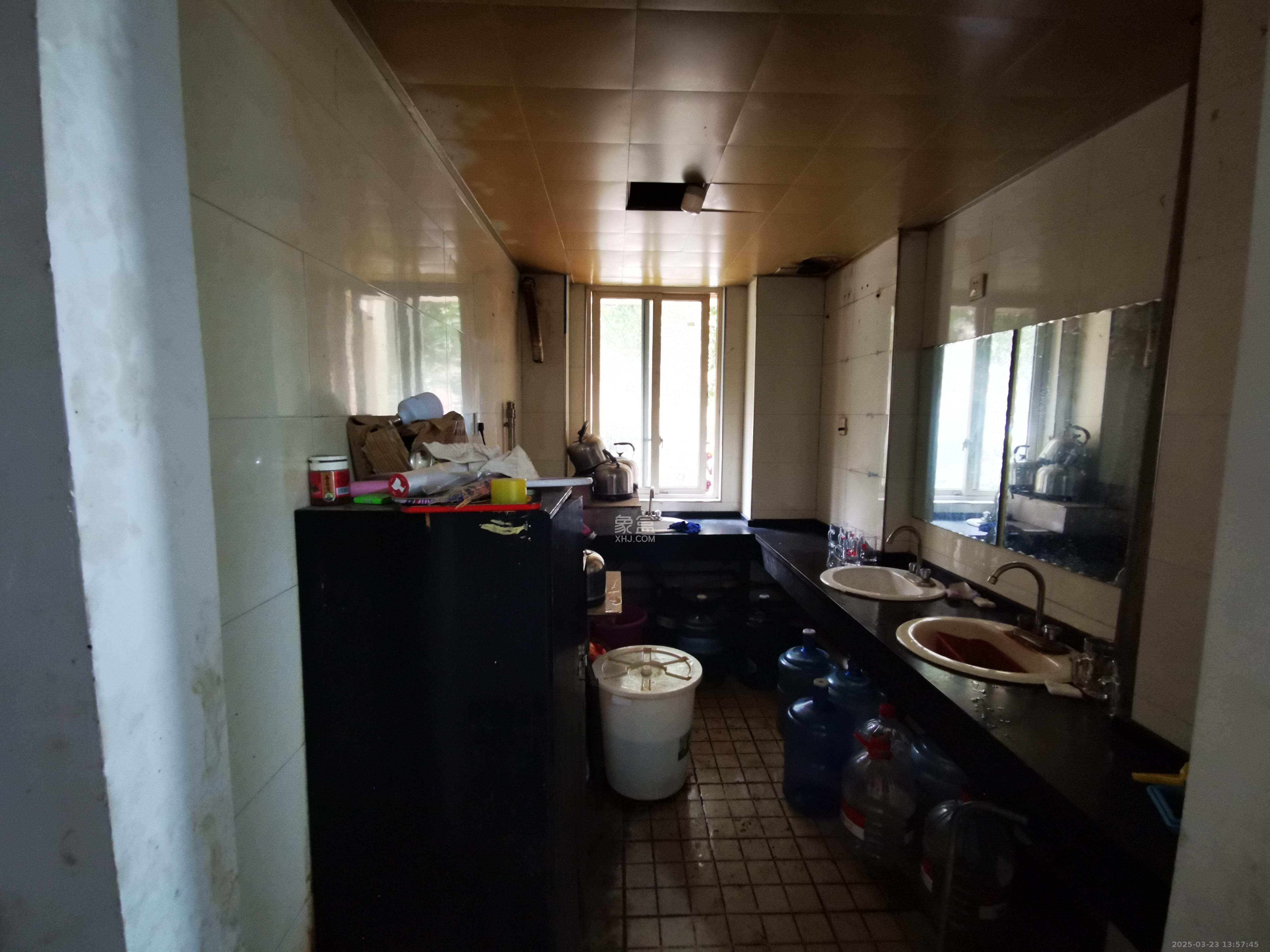 和润园一、二期 3室1厅2卫 2000.0元/月 和润园一、二期 3室1厅2卫 2000.0元/月室内图