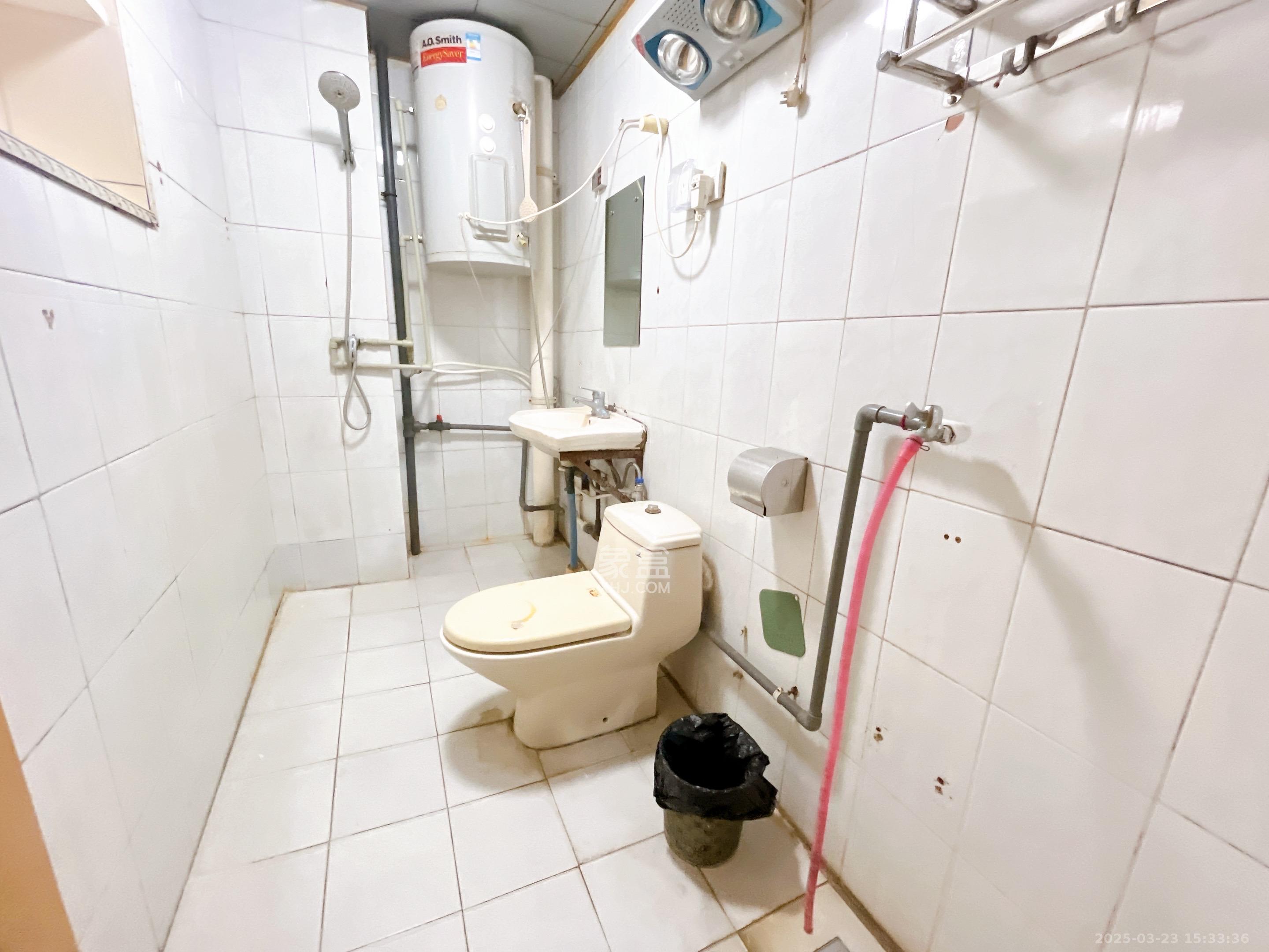 展览馆科协宿舍 4室2厅2卫 2400.0元/月 展览馆科协宿舍 4室2厅2卫 2400.0元/月室内图