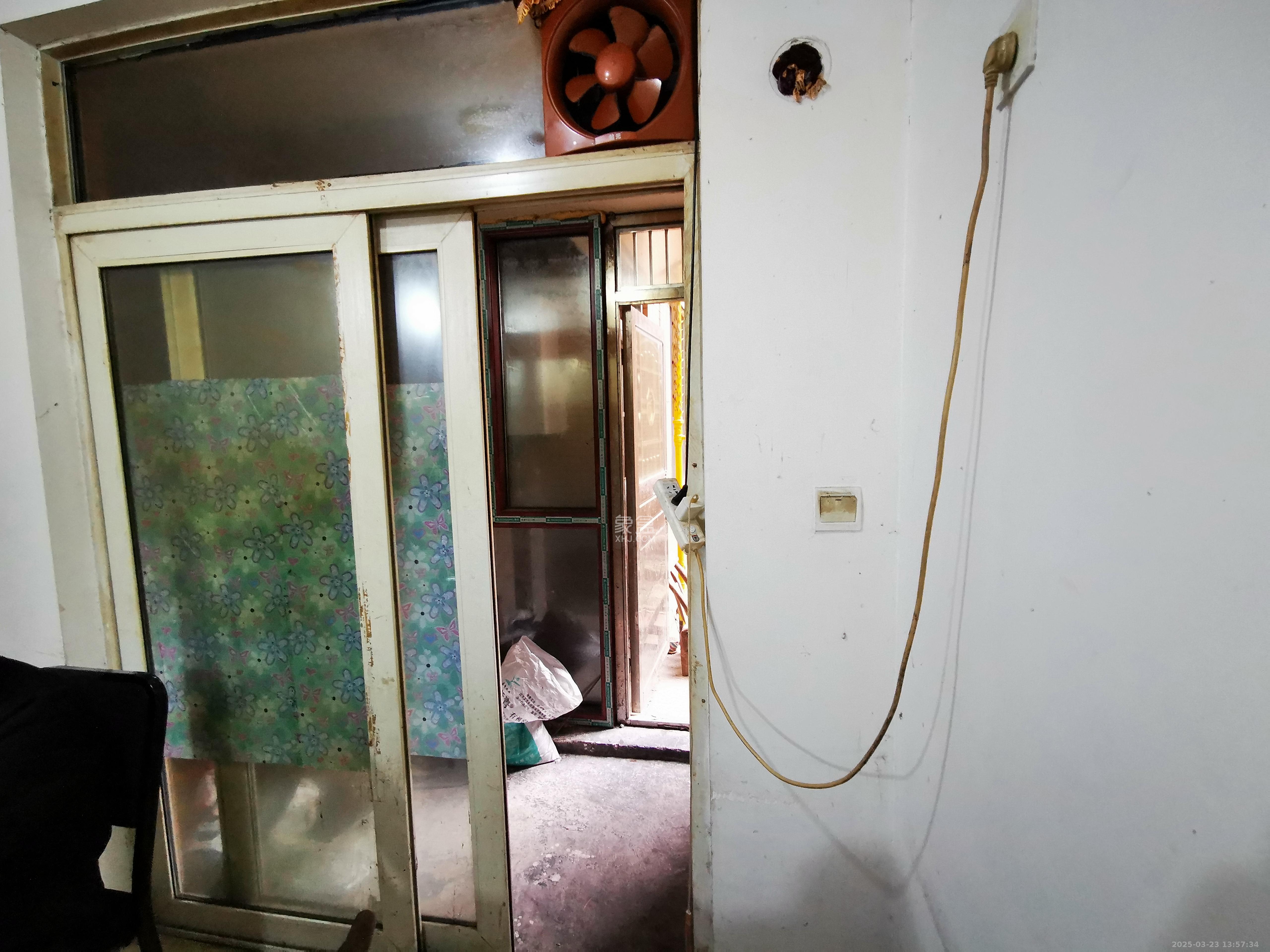 和润园一、二期 3室1厅2卫 2000.0元/月 和润园一、二期 3室1厅2卫 2000.0元/月室内图