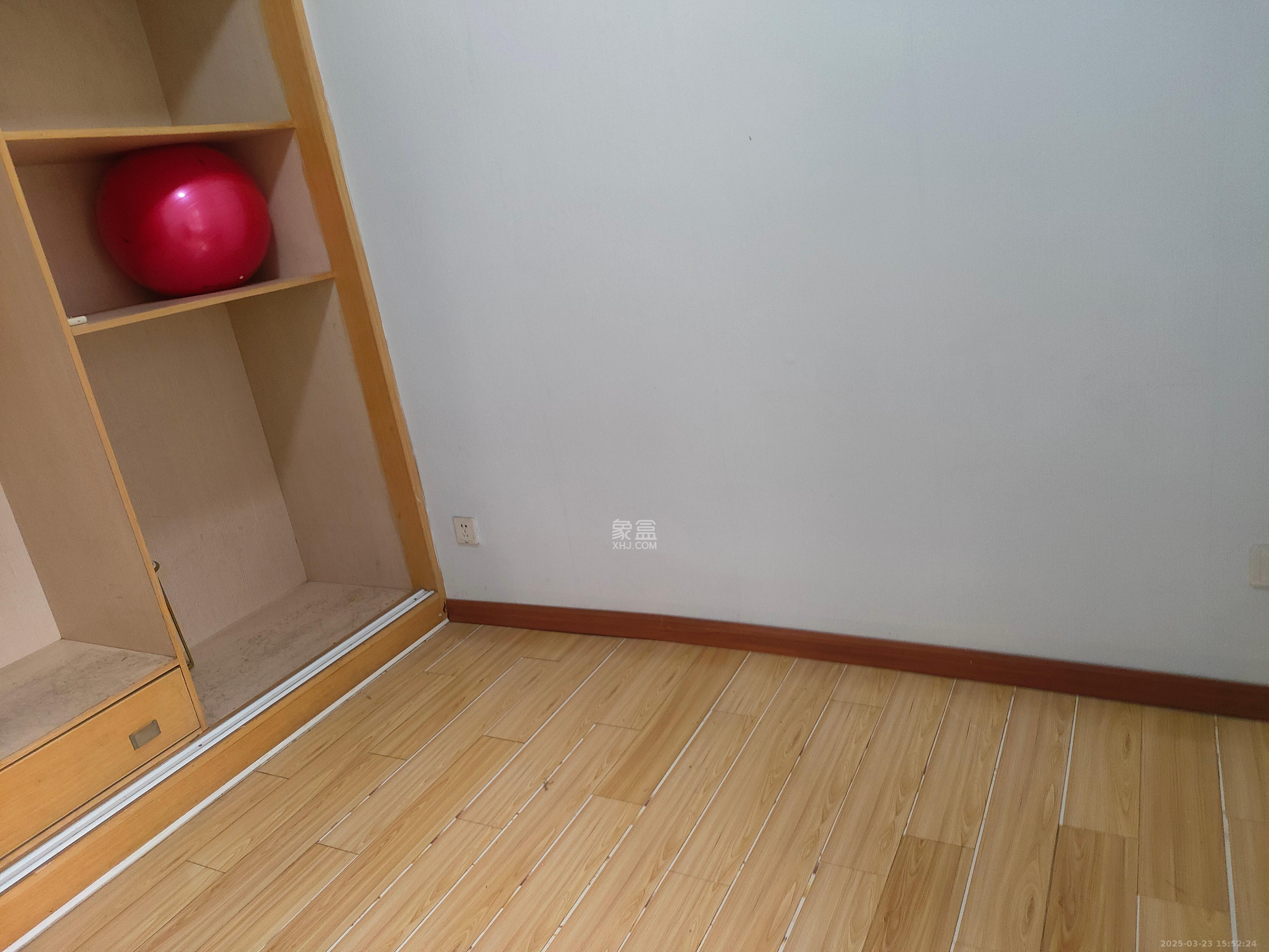 华润凤凰城一期  3室2厅2卫   2200.00元/月