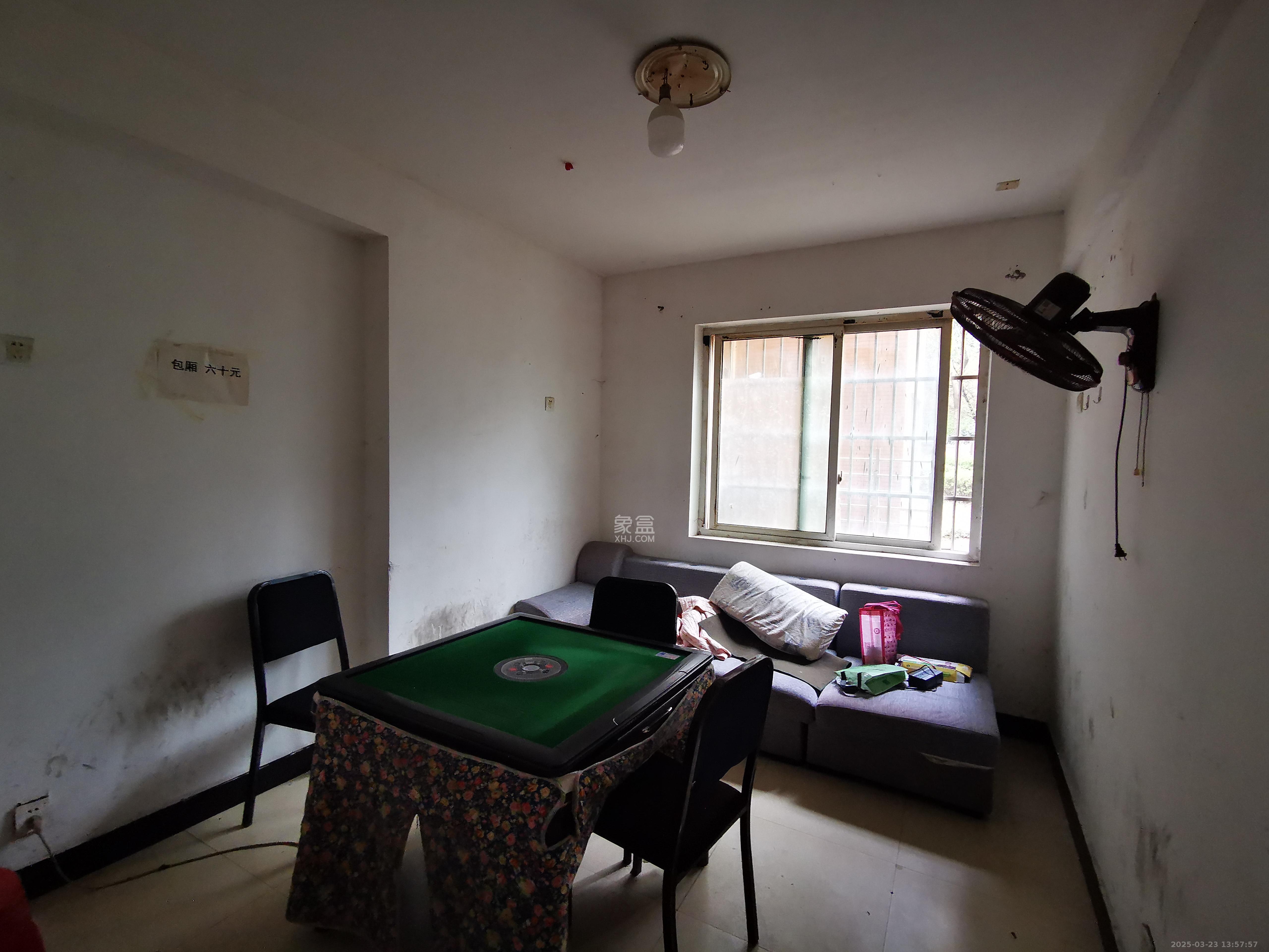 和润园一、二期 3室1厅2卫 2000.0元/月 和润园一、二期 3室1厅2卫 2000.0元/月室内图