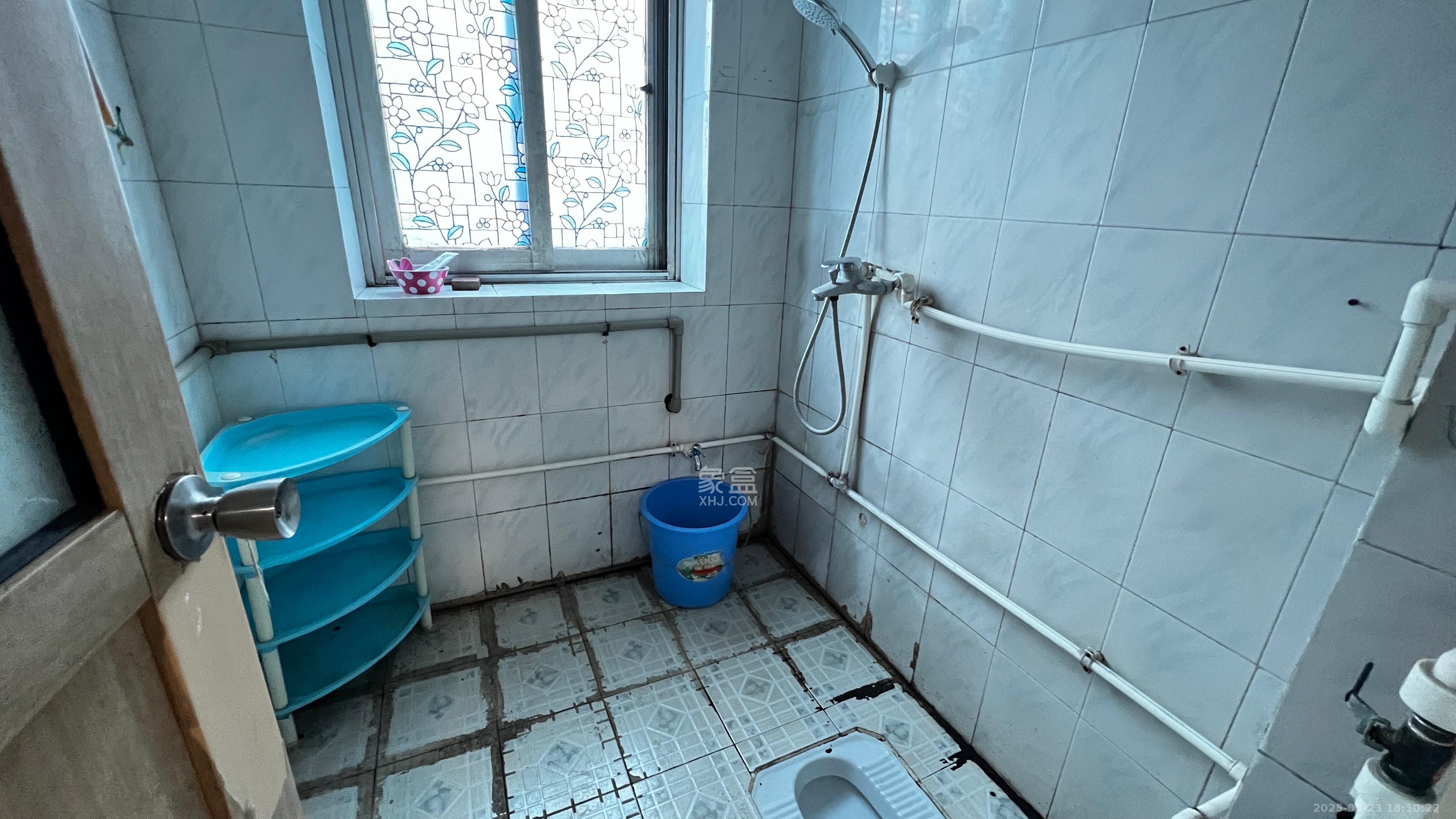 万发客车厂宿舍(万发宿舍) 2室2厅1卫 1300.0元/月 万发客车厂宿舍(万发宿舍) 2室2厅1卫 1300.0元/月室内图