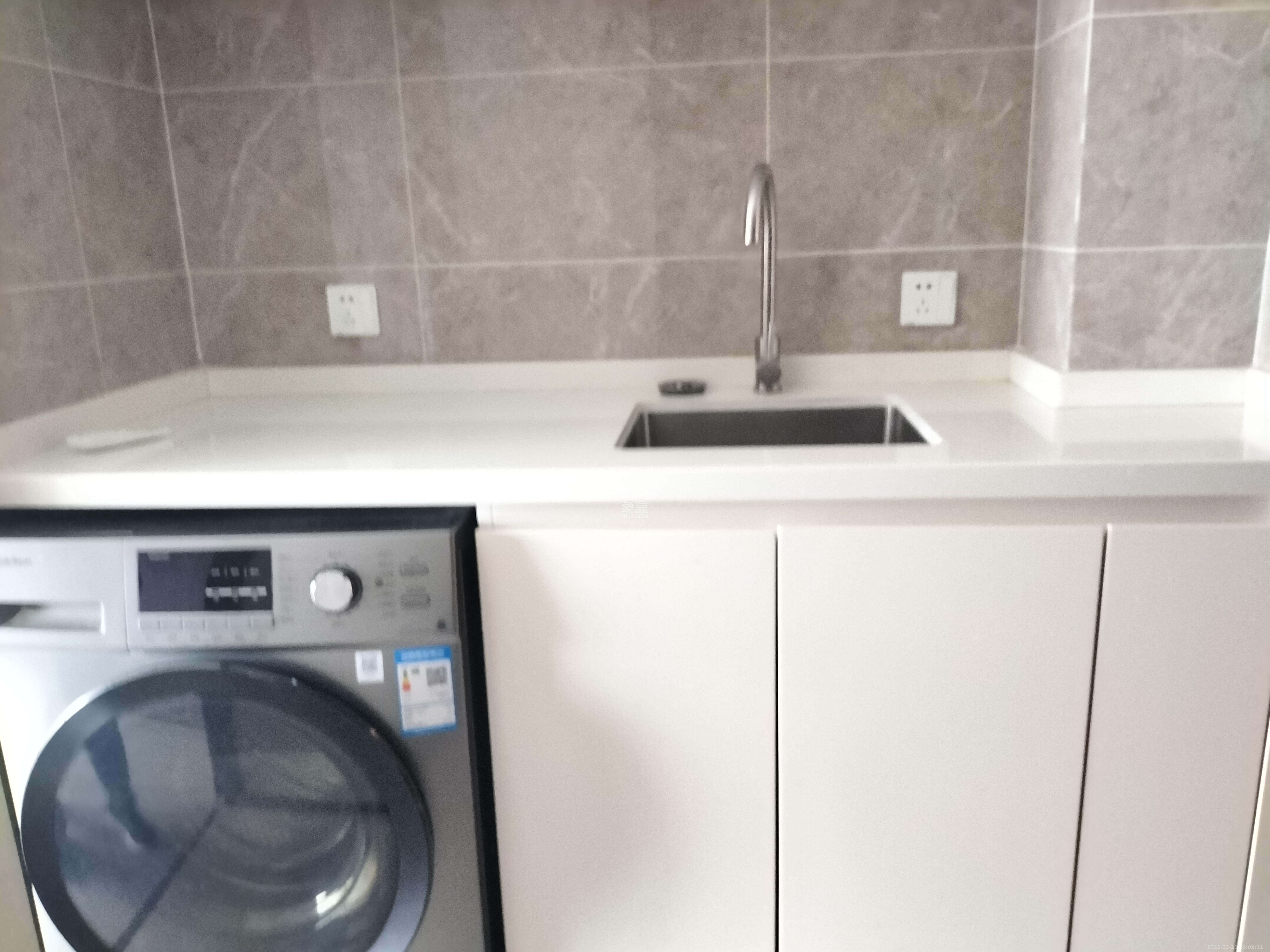 华润置地中心 1室1厅1卫 2000.0元/月 华润置地中心 1室1厅1卫 2000.0元/月室内图