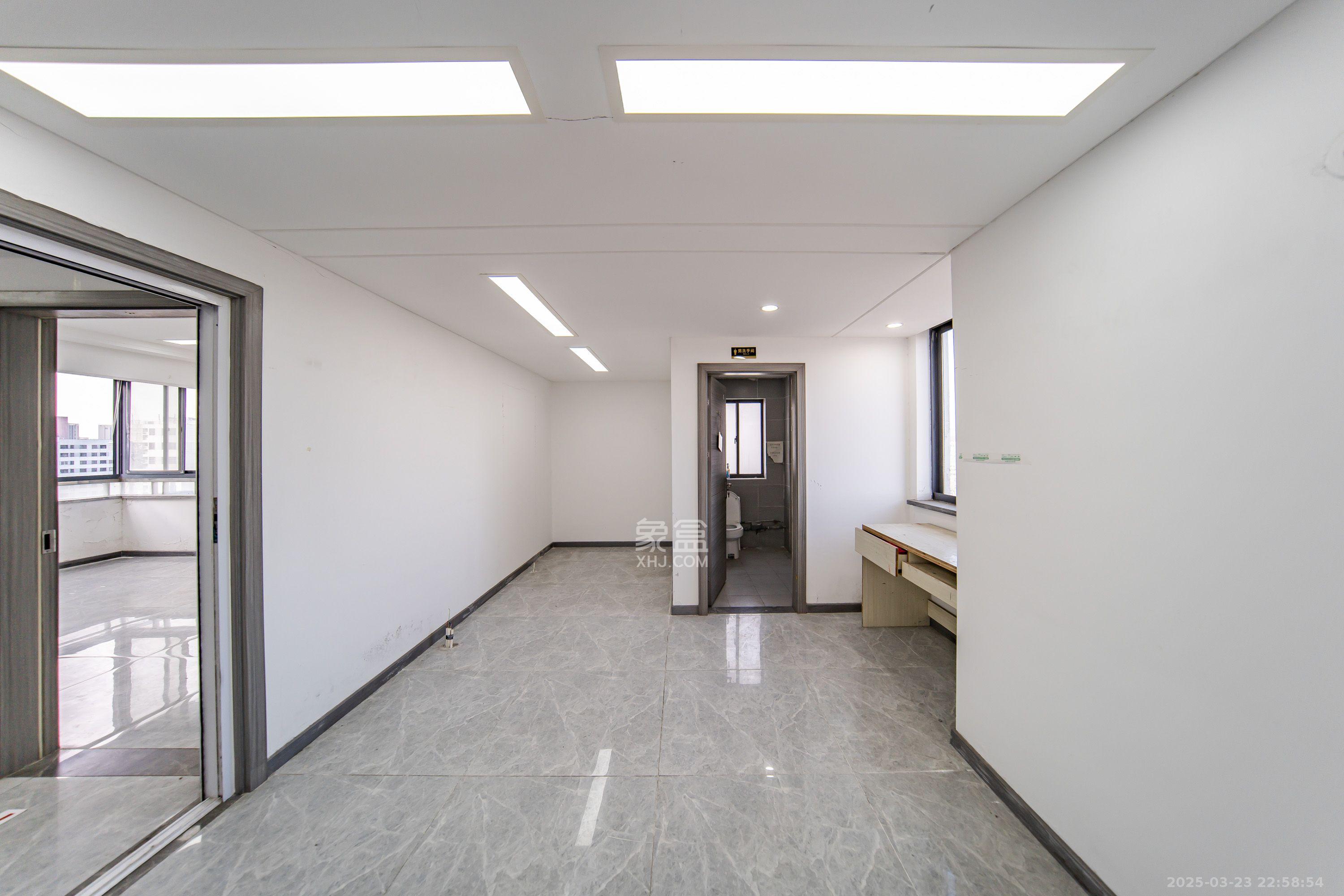 阳光100一期、四五期 7室2厅2卫 5000.0元/月 阳光100一期、四五期 7室2厅2卫 5000.0元/月室内图