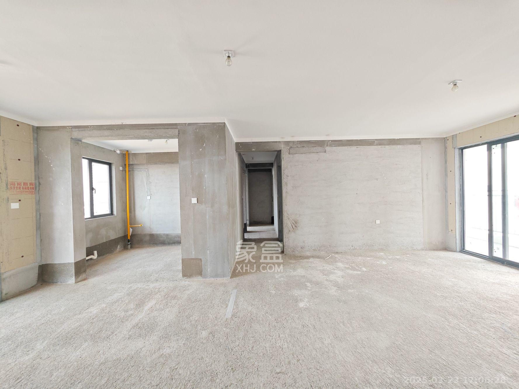 长房岭秀时代 4室2厅2卫 1500.0元/月 长房岭秀时代 4室2厅2卫 1500.0元/月室内图