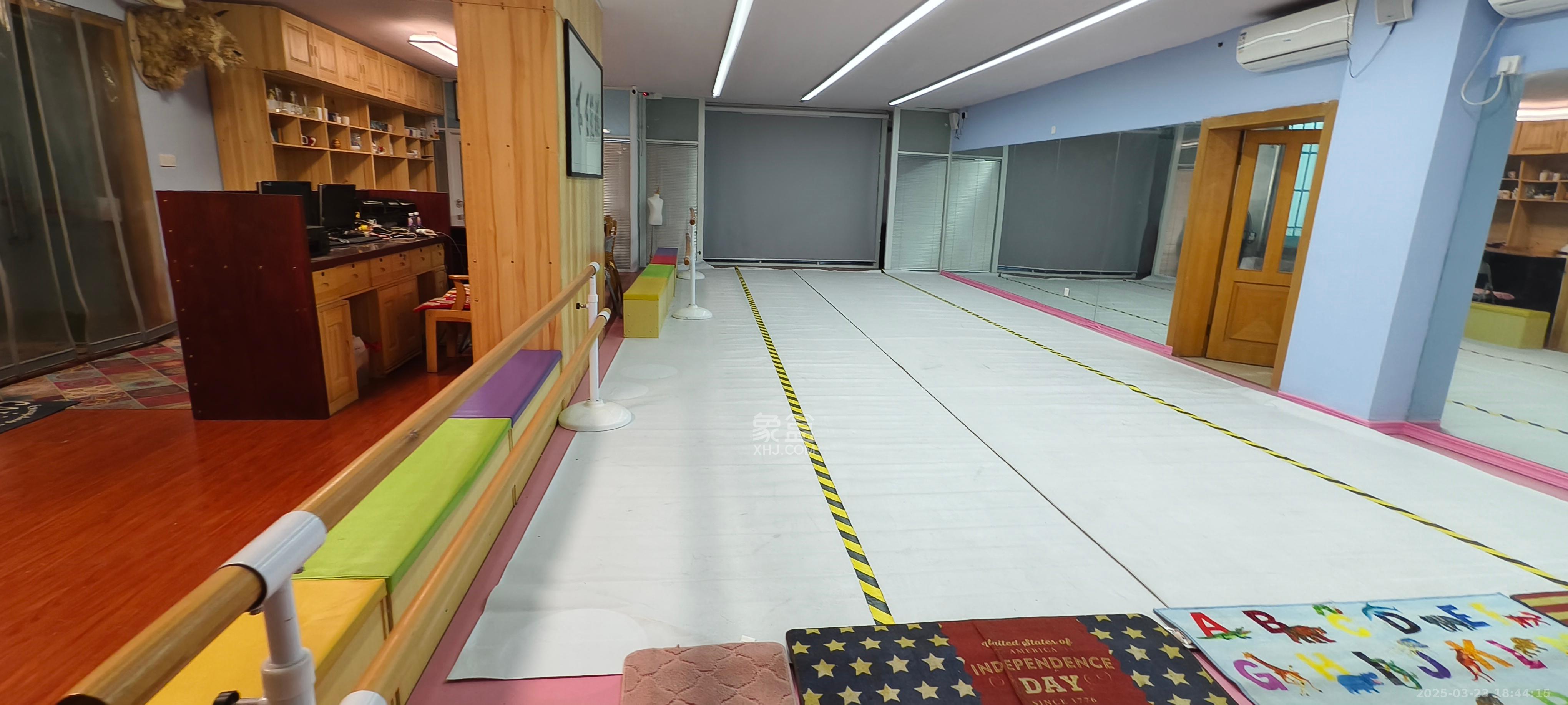 鸿园小区  2室2厅1卫    5000.0元/月 鸿园小区  2室2厅1卫    5000.0元/月室内图