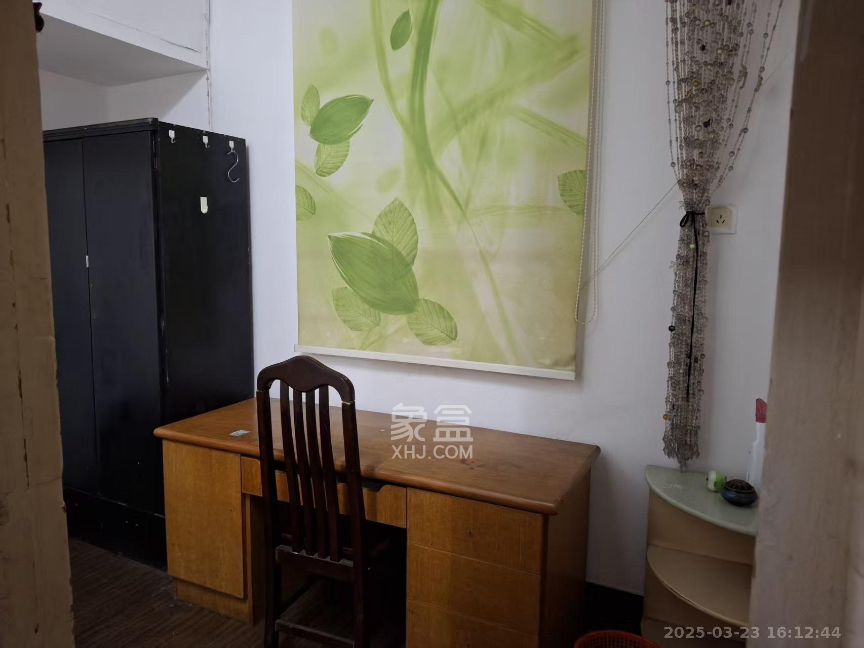 湖南六建伍家岭小区  2室2厅1卫    1200.0元/月 湖南六建伍家岭小区  2室2厅1卫    1200.0元/月室内图