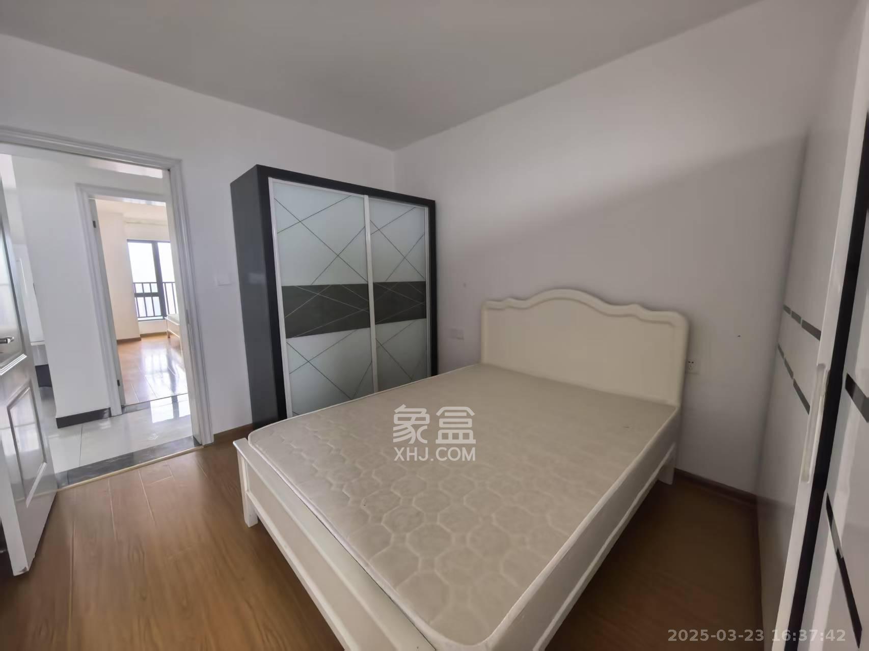 三一街区  3室2厅2卫   2100.00元/月室内图