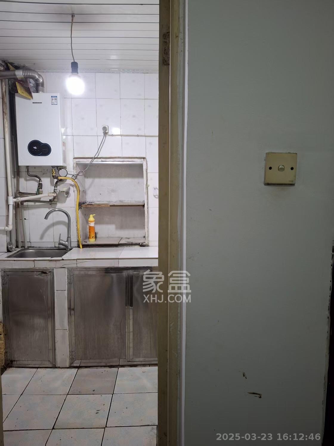 湖南六建伍家岭小区  2室2厅1卫    1200.0元/月 湖南六建伍家岭小区  2室2厅1卫    1200.0元/月室内图