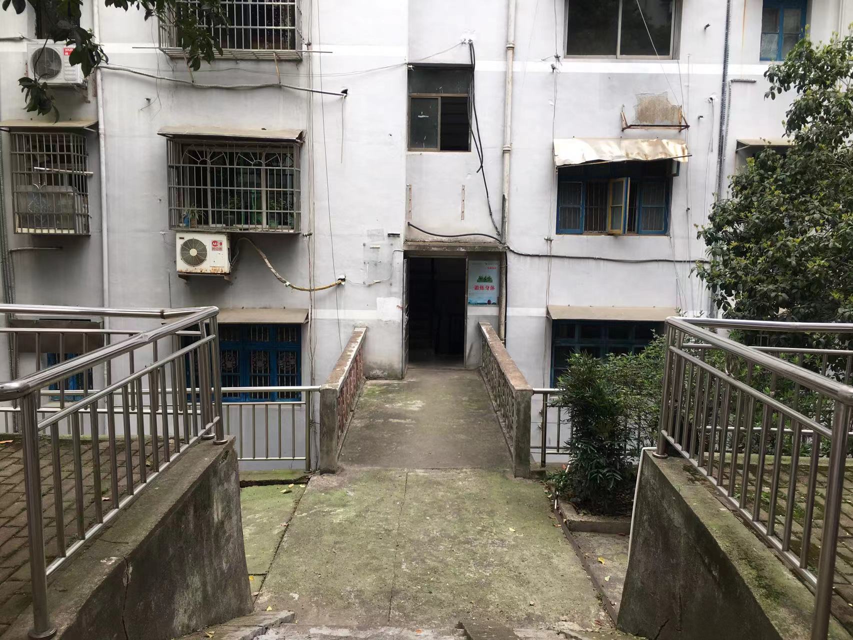 橡胶机家属区  3室2厅1卫   28.00万室内图1