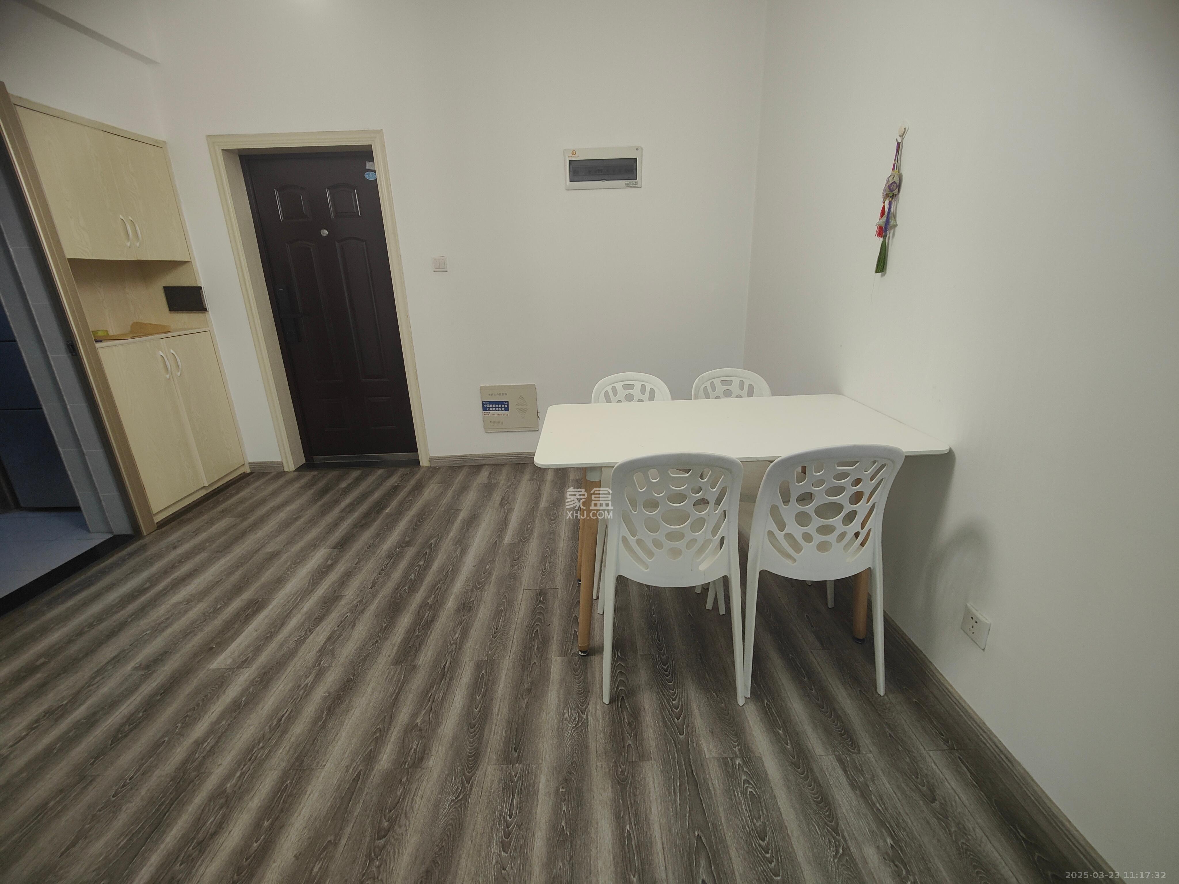 德润小区(丰升德润小区) 2室2厅1卫 2600.0元/月 德润小区(丰升德润小区) 2室2厅1卫 2600.0元/月室内图