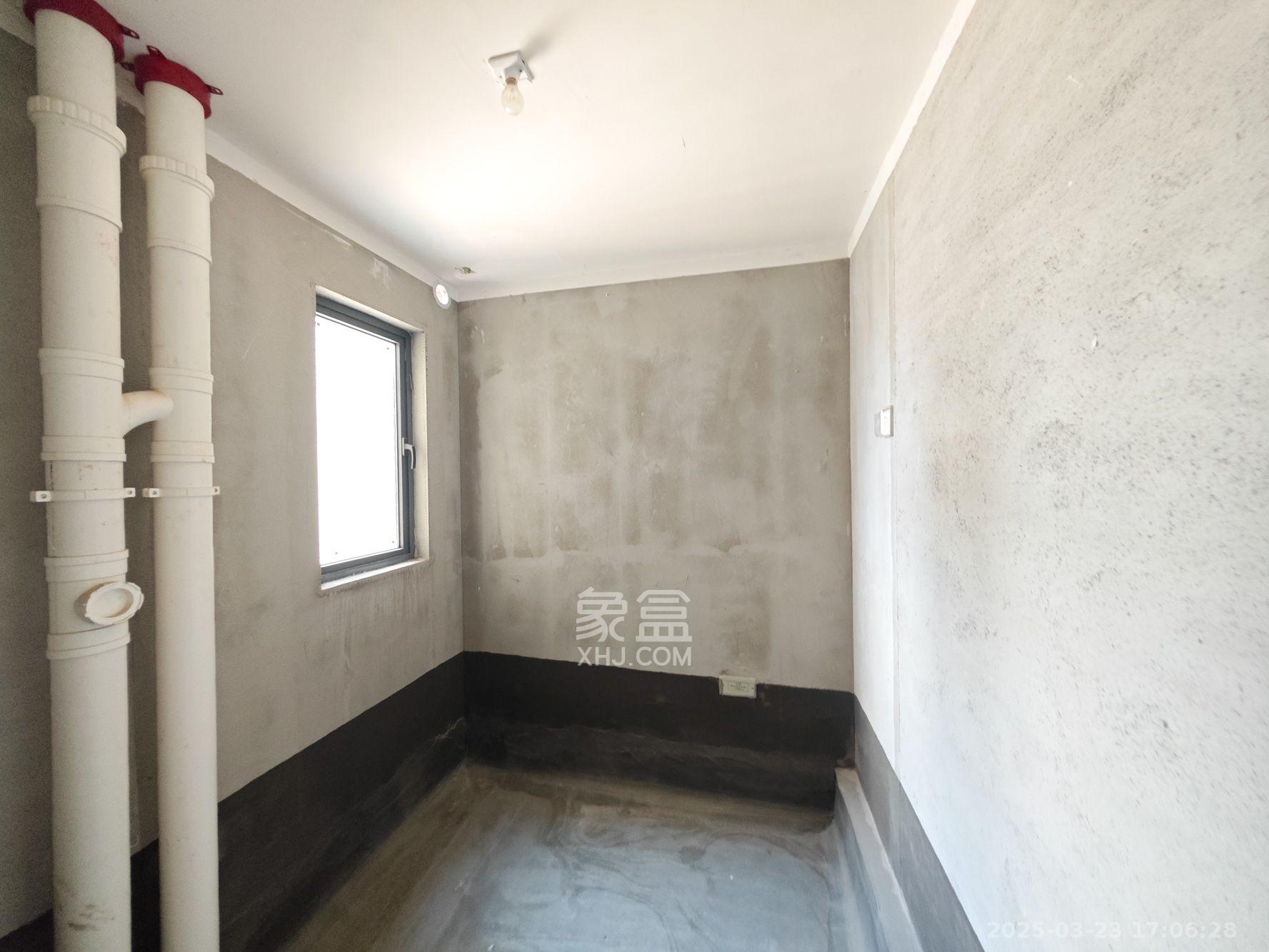 长房岭秀时代 4室2厅2卫 1500.0元/月 长房岭秀时代 4室2厅2卫 1500.0元/月室内图