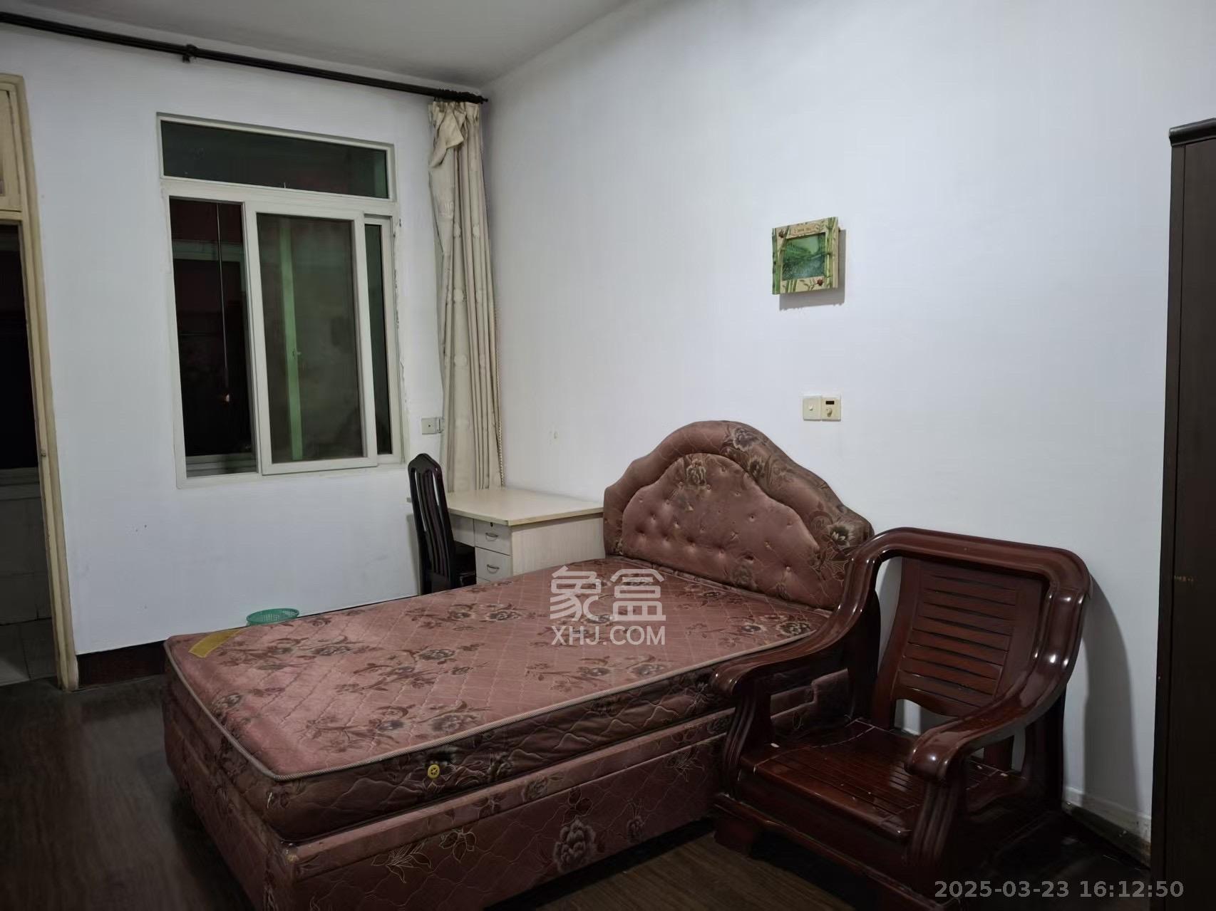 湖南六建伍家岭小区  2室2厅1卫    1200.0元/月 湖南六建伍家岭小区  2室2厅1卫    1200.0元/月室内图