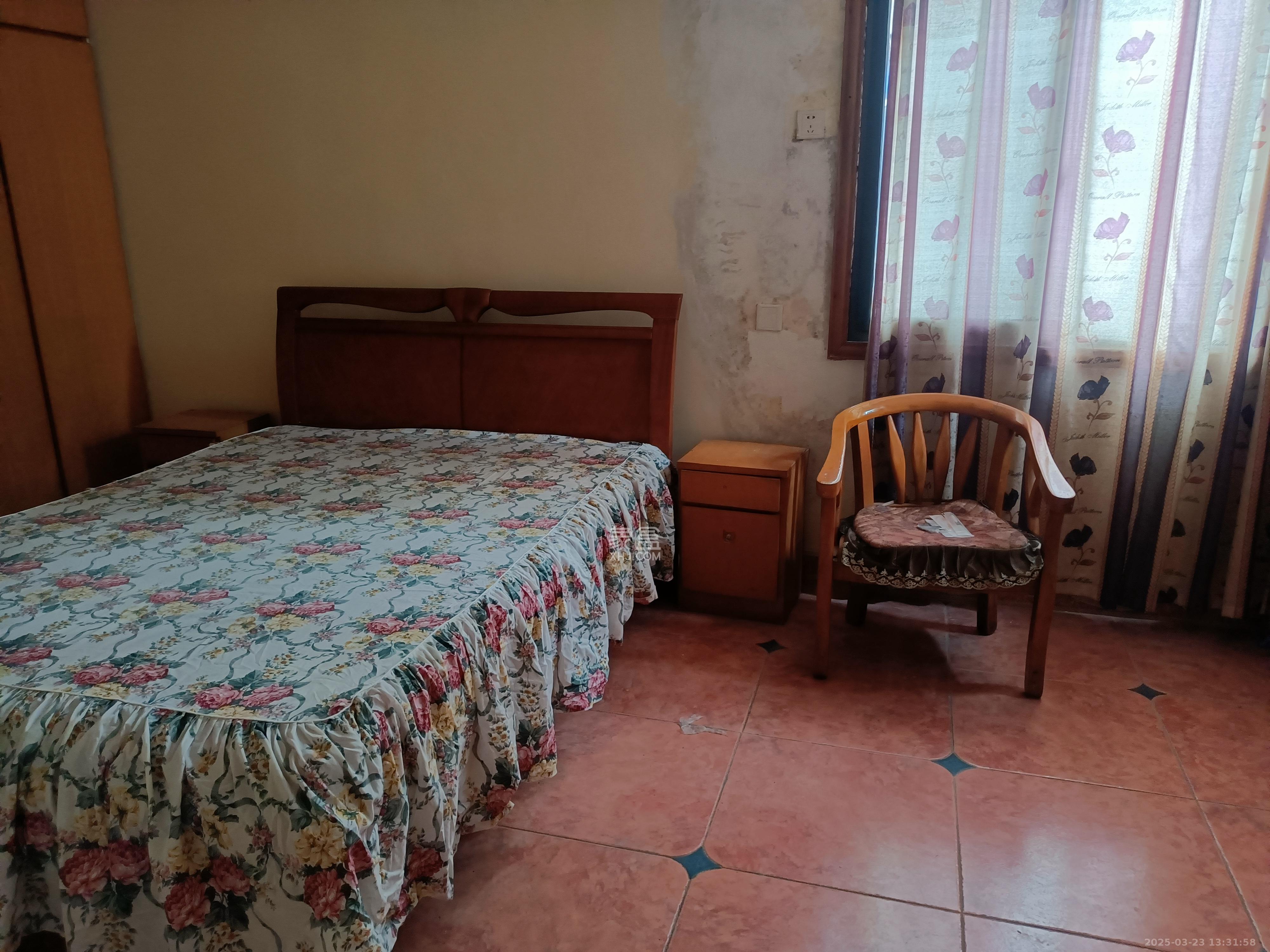 连升街散盘  2室2厅1卫    2500.0元/月 连升街散盘  2室2厅1卫    2500.0元/月