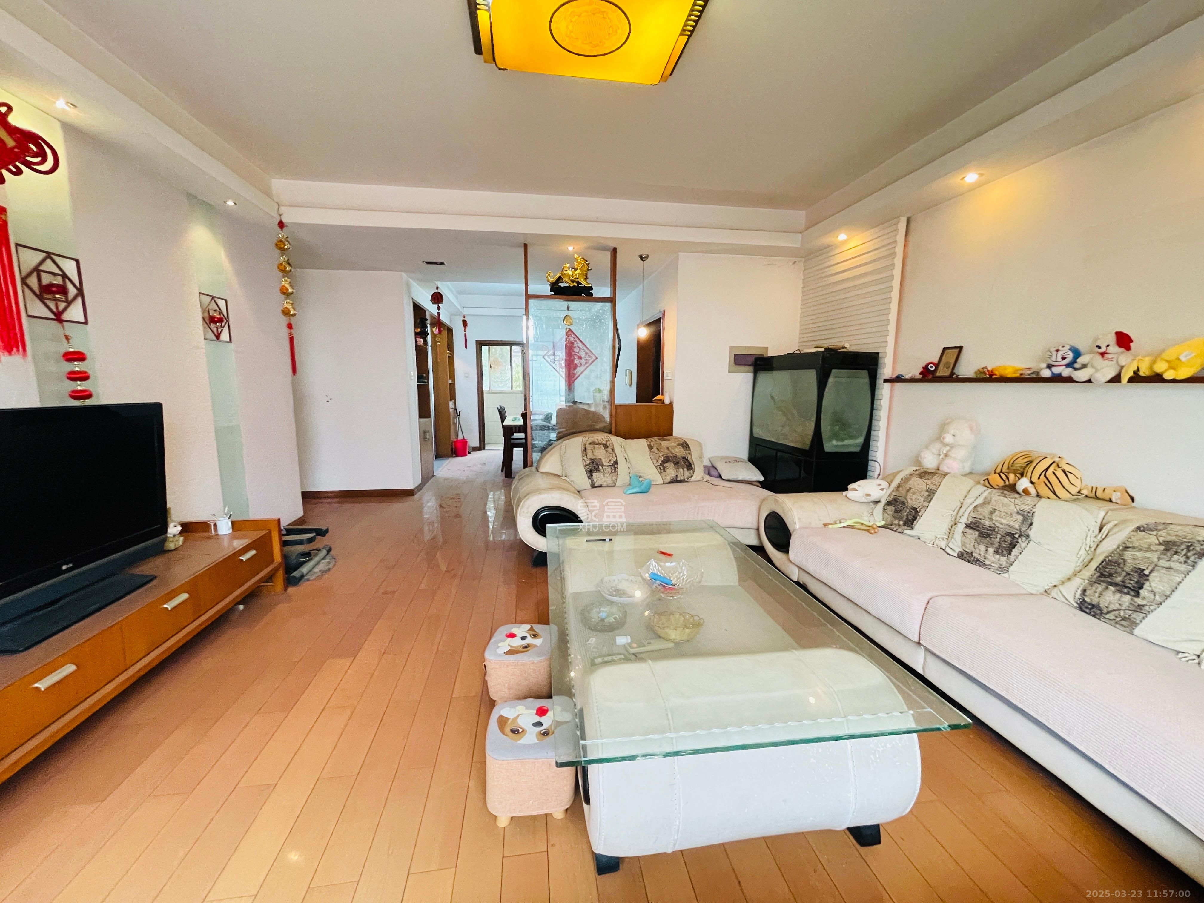 芙蓉公寓 3室2厅2卫 2500.0元/月 芙蓉公寓 3室2厅2卫 2500.0元/月室内图