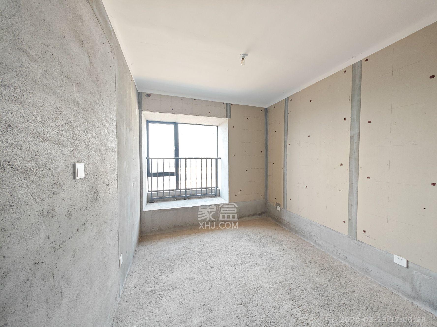 长房岭秀时代 4室2厅2卫 1500.0元/月 长房岭秀时代 4室2厅2卫 1500.0元/月室内图