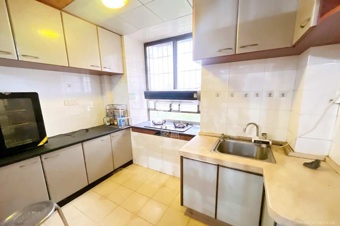 展览馆科协宿舍 4室2厅2卫 2400.0元/月 展览馆科协宿舍 4室2厅2卫 2400.0元/月室内图