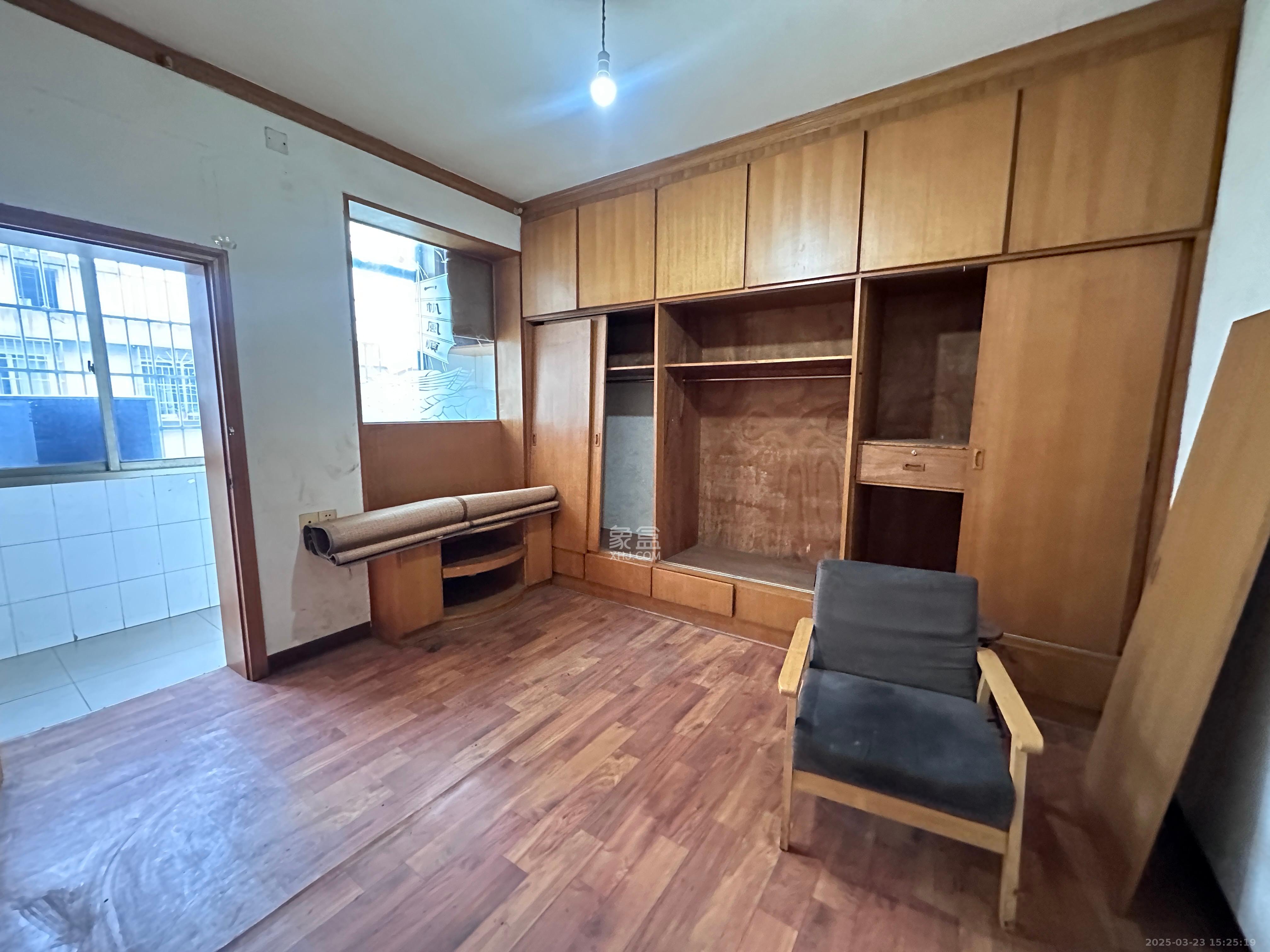 陈家湖小区 1室1厅1卫 1500.0元/月 陈家湖小区 1室1厅1卫 1500.0元/月室内图