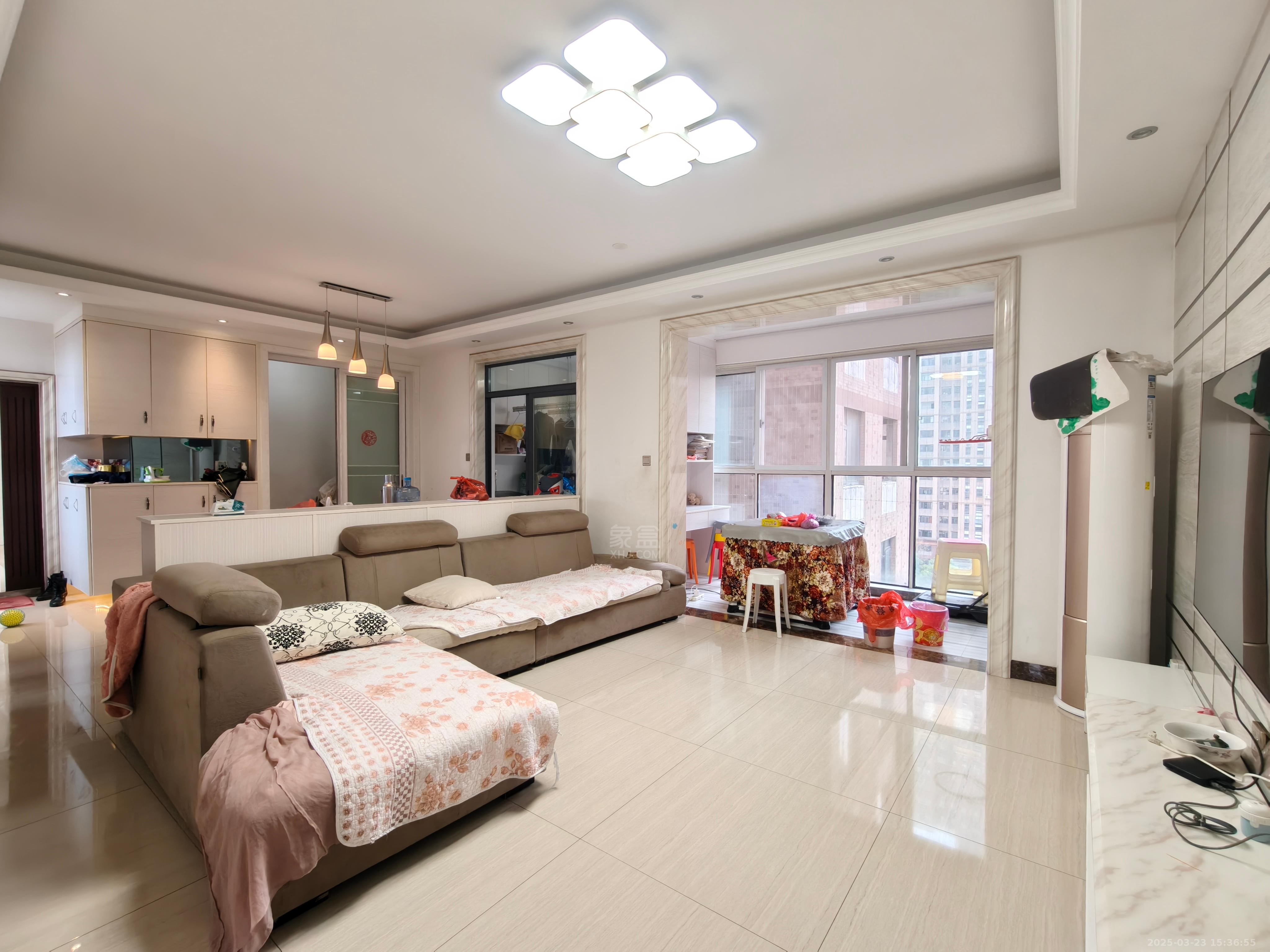 湘银星城 3室2厅2卫 2100.0元/月 湘银星城 3室2厅2卫 2100.0元/月室内图