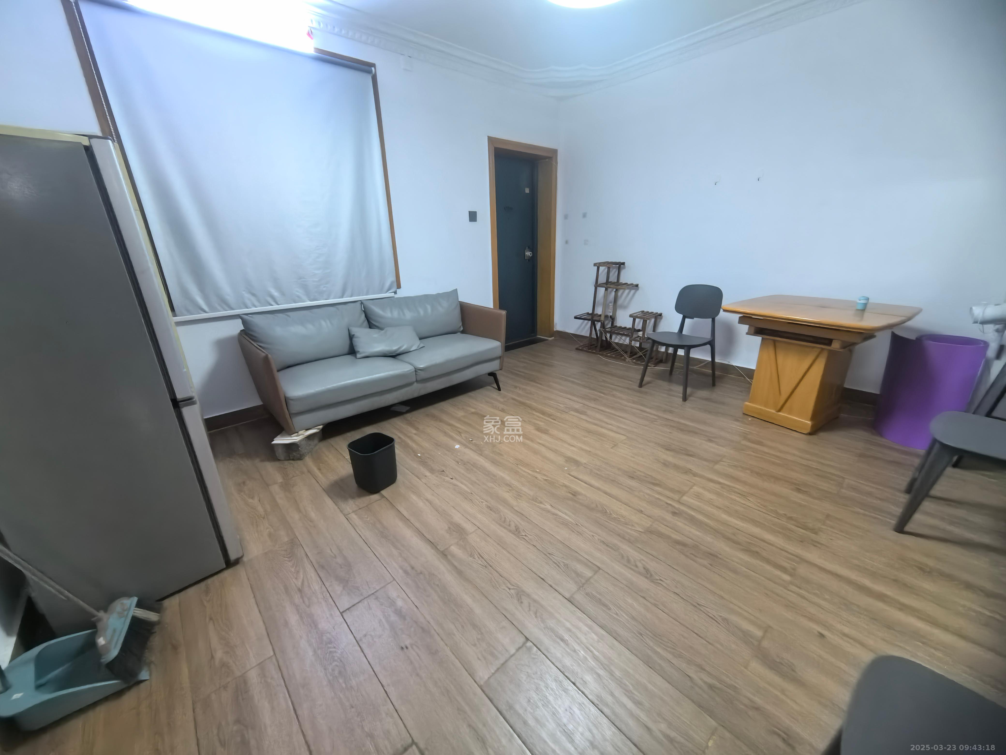 东进小区  2室1厅1卫   1800.00元/月室内图