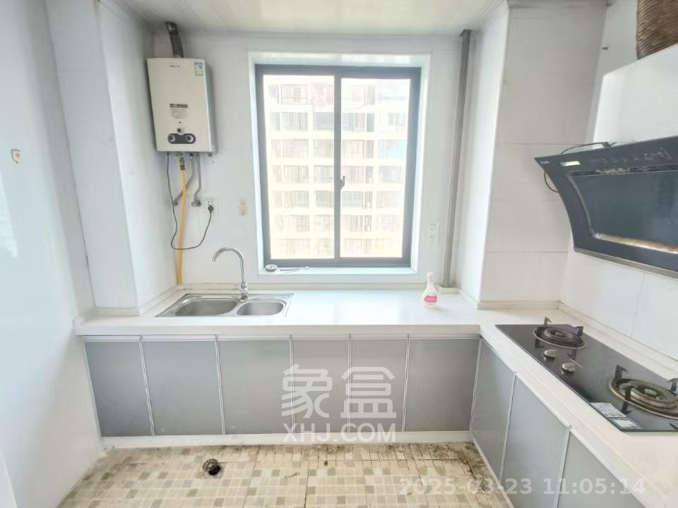 长大彩虹都  3室2厅1卫   2100.00元/月室内图