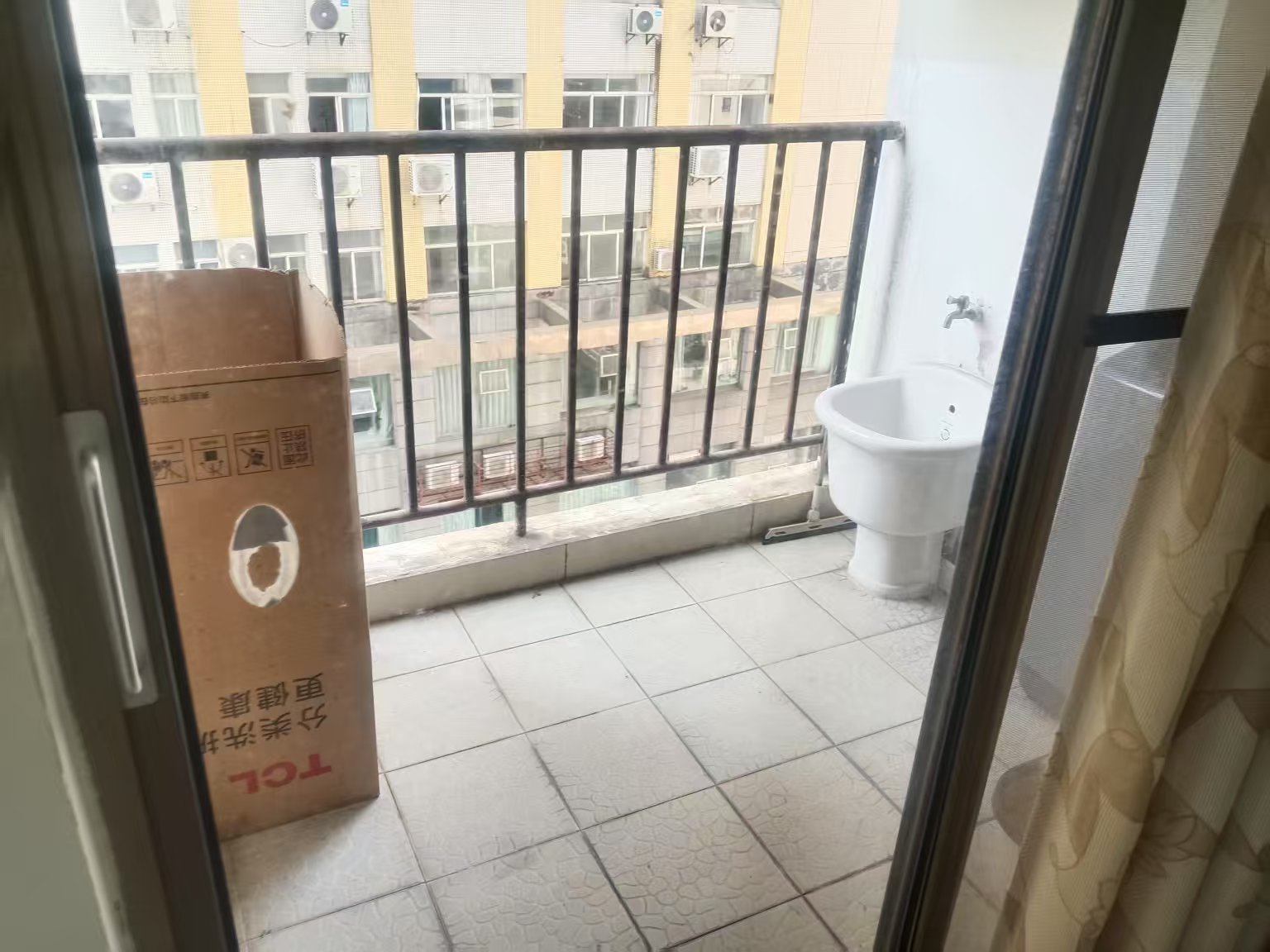 金山广场  2室1厅1卫   2200.00元/月室内图