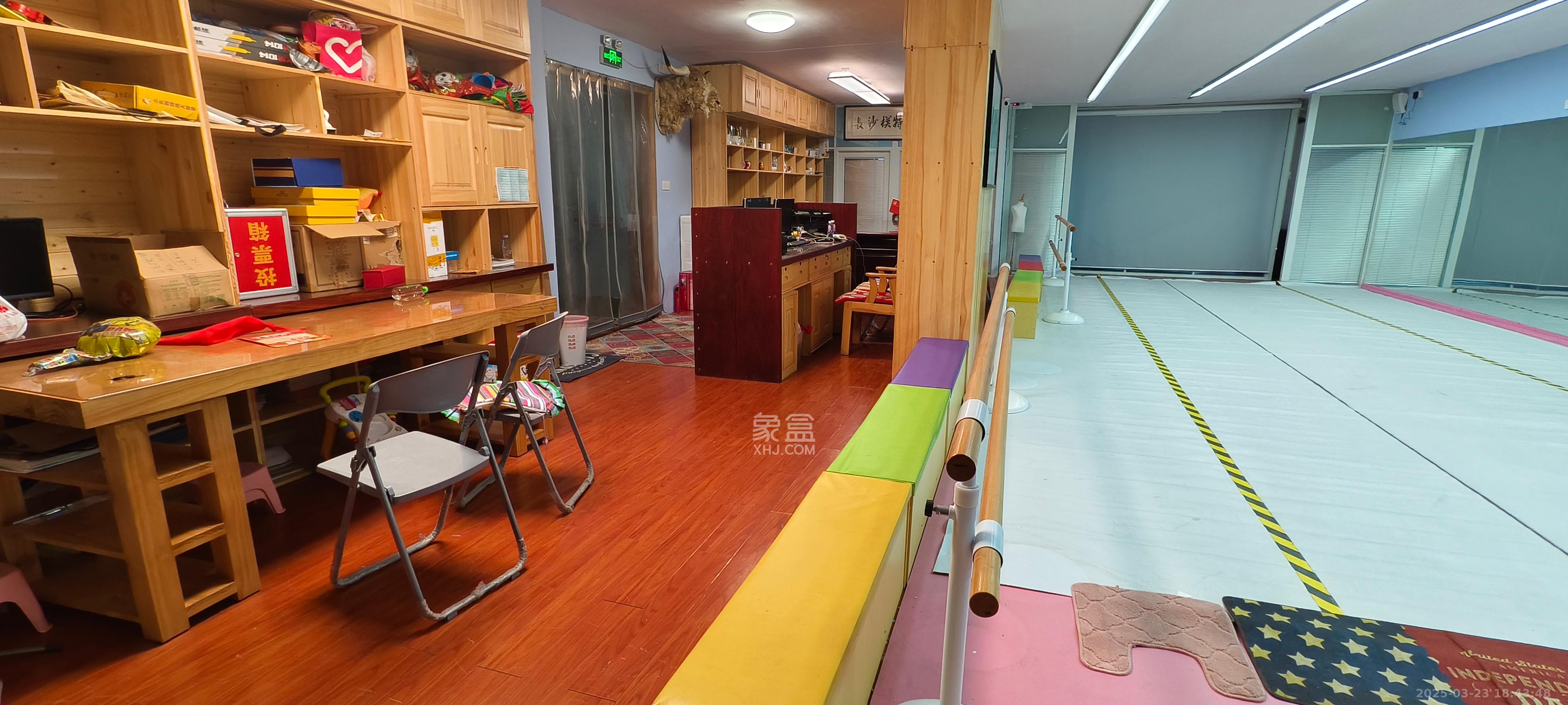 鸿园小区  2室2厅1卫    5000.0元/月 鸿园小区  2室2厅1卫    5000.0元/月室内图1