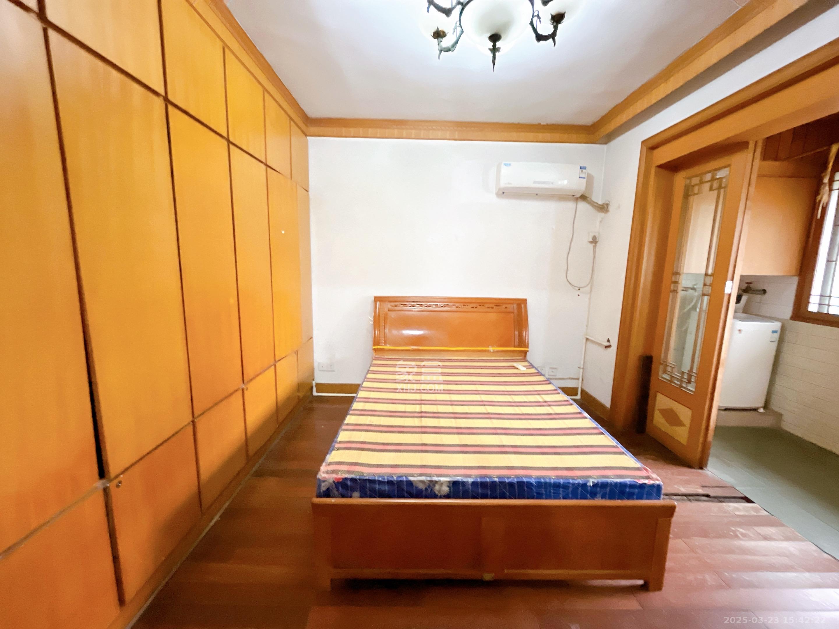 展览馆科协宿舍 4室2厅2卫 2400.0元/月 展览馆科协宿舍 4室2厅2卫 2400.0元/月室内图