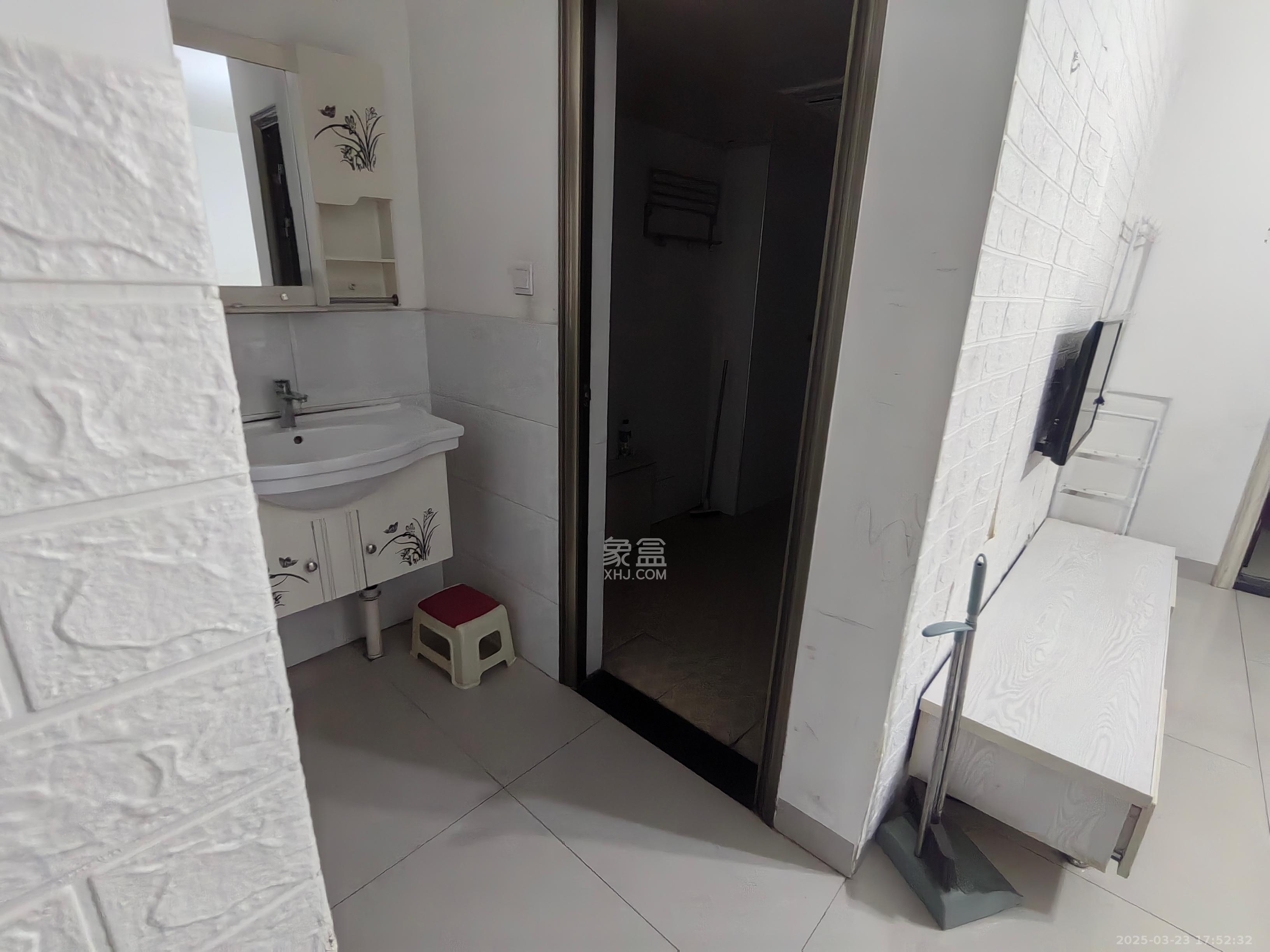 天下一家 2室2厅1卫 2600.0元/月 天下一家 2室2厅1卫 2600.0元/月室内图