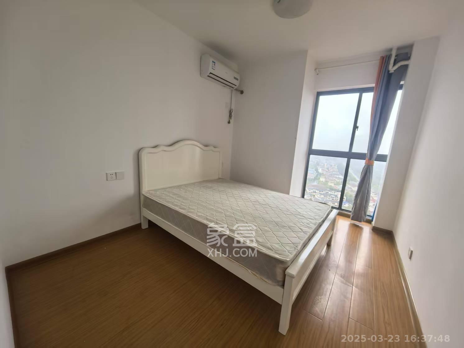 三一街区  3室2厅2卫   2100.00元/月室内图
