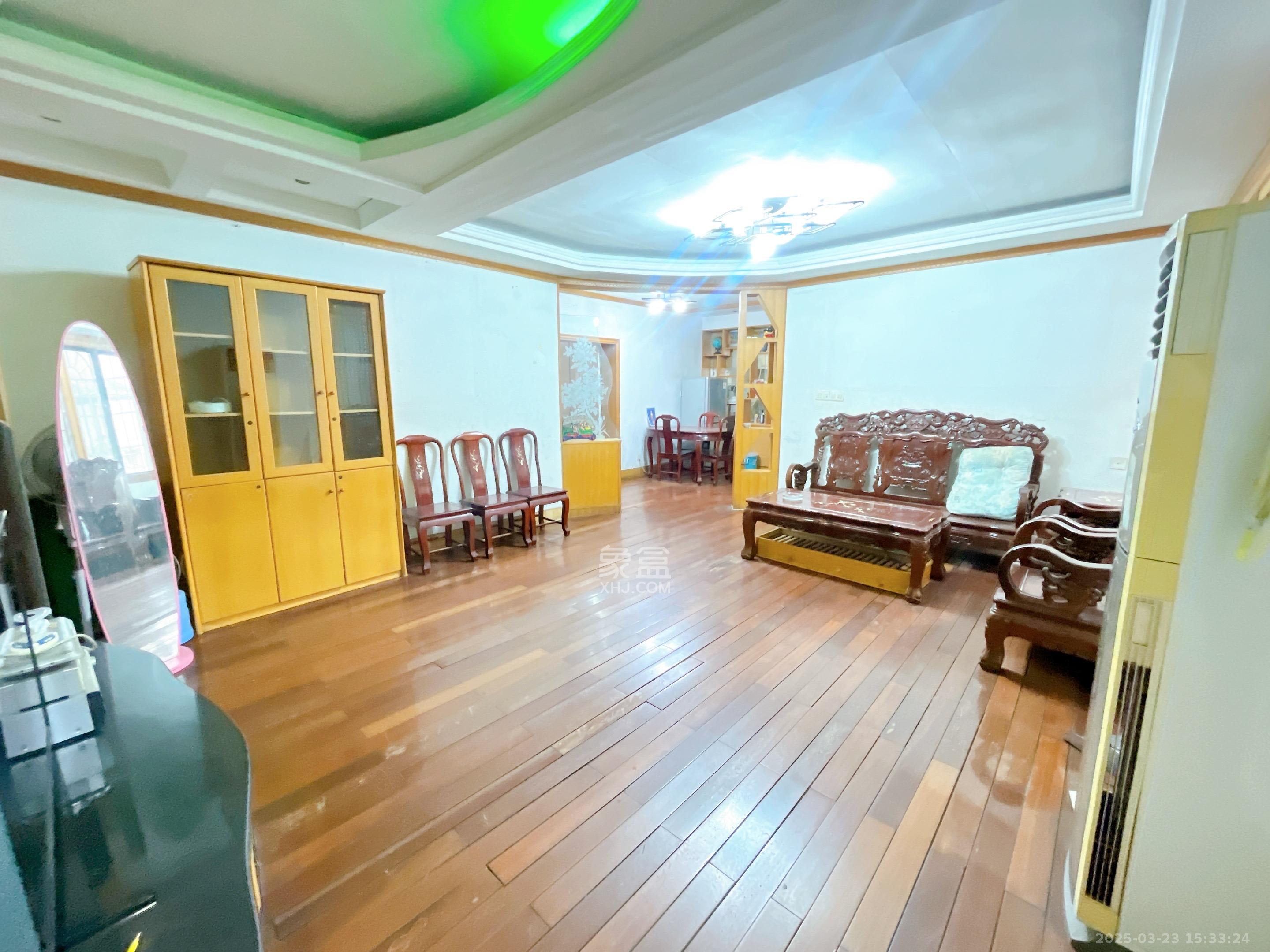 展览馆科协宿舍 4室2厅2卫 2400.0元/月 展览馆科协宿舍 4室2厅2卫 2400.0元/月室内图