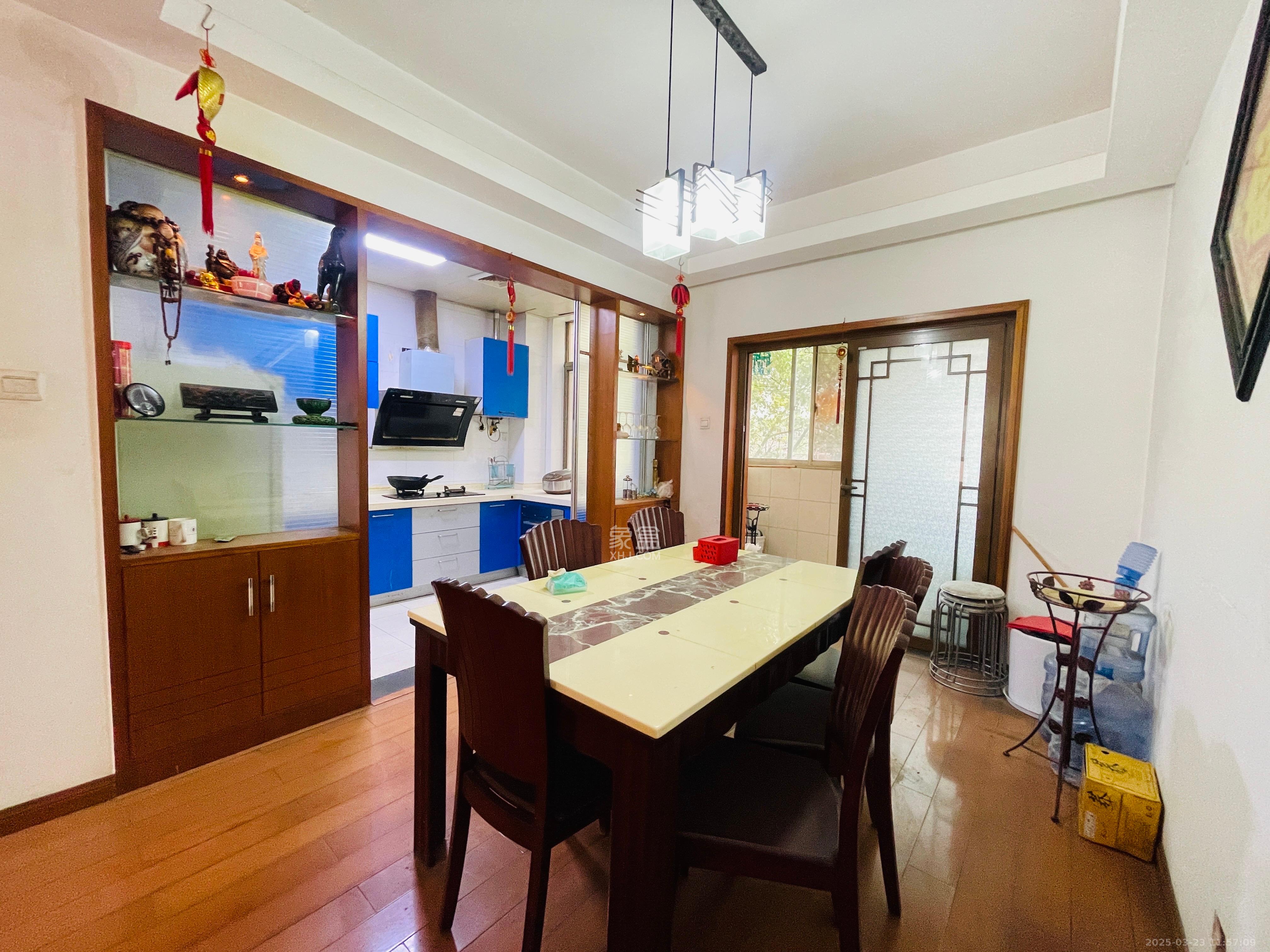 芙蓉公寓 3室2厅2卫 2500.0元/月 芙蓉公寓 3室2厅2卫 2500.0元/月室内图