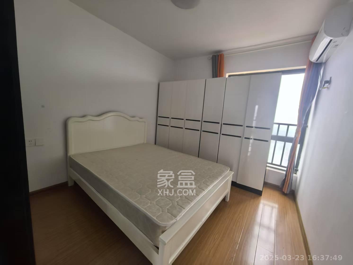 三一街区  3室2厅2卫   2100.00元/月室内图