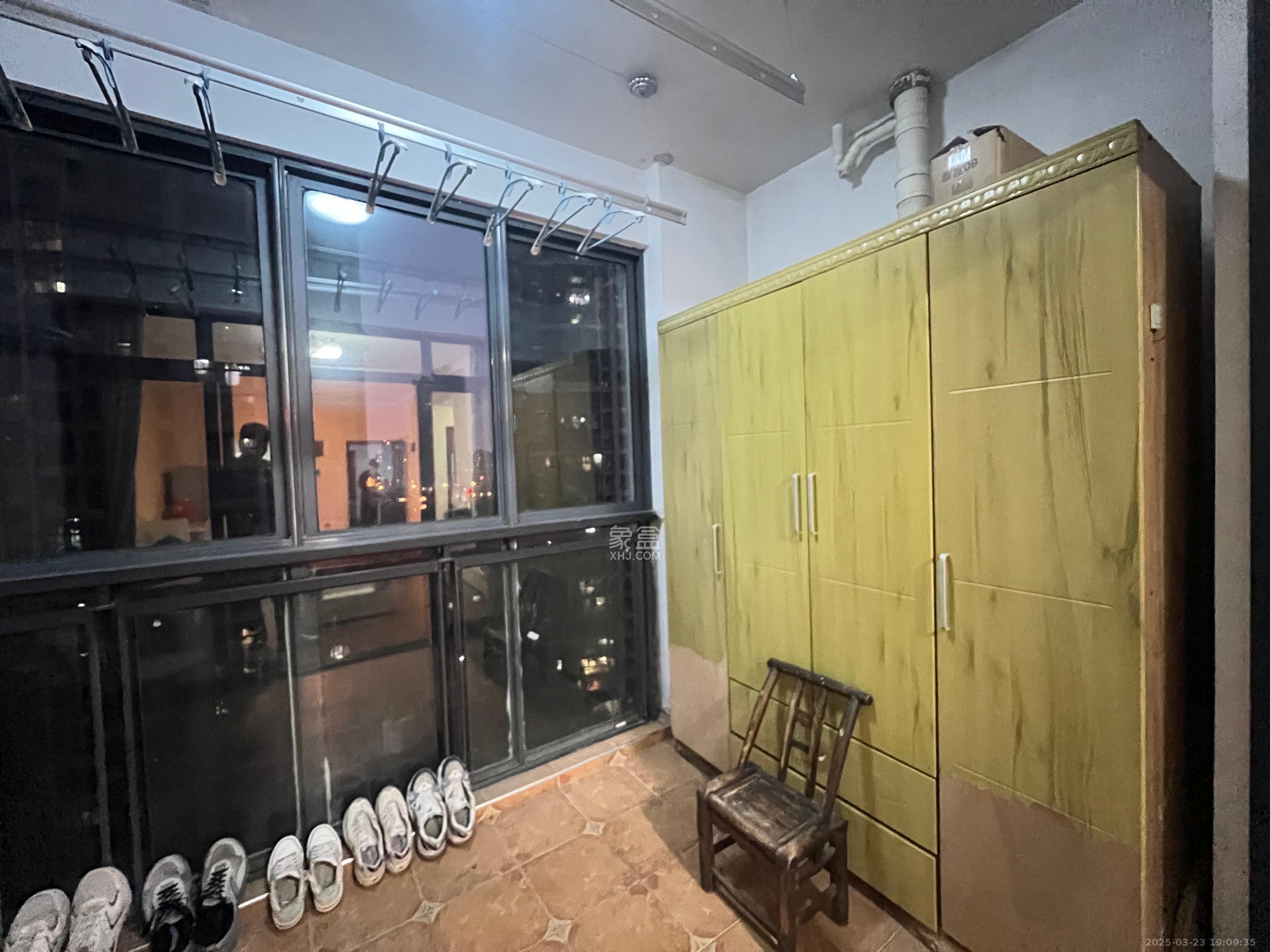 藏珑湖上国际花园 2室2厅1卫 2500.0元/月 藏珑湖上国际花园 2室2厅1卫 2500.0元/月室内图