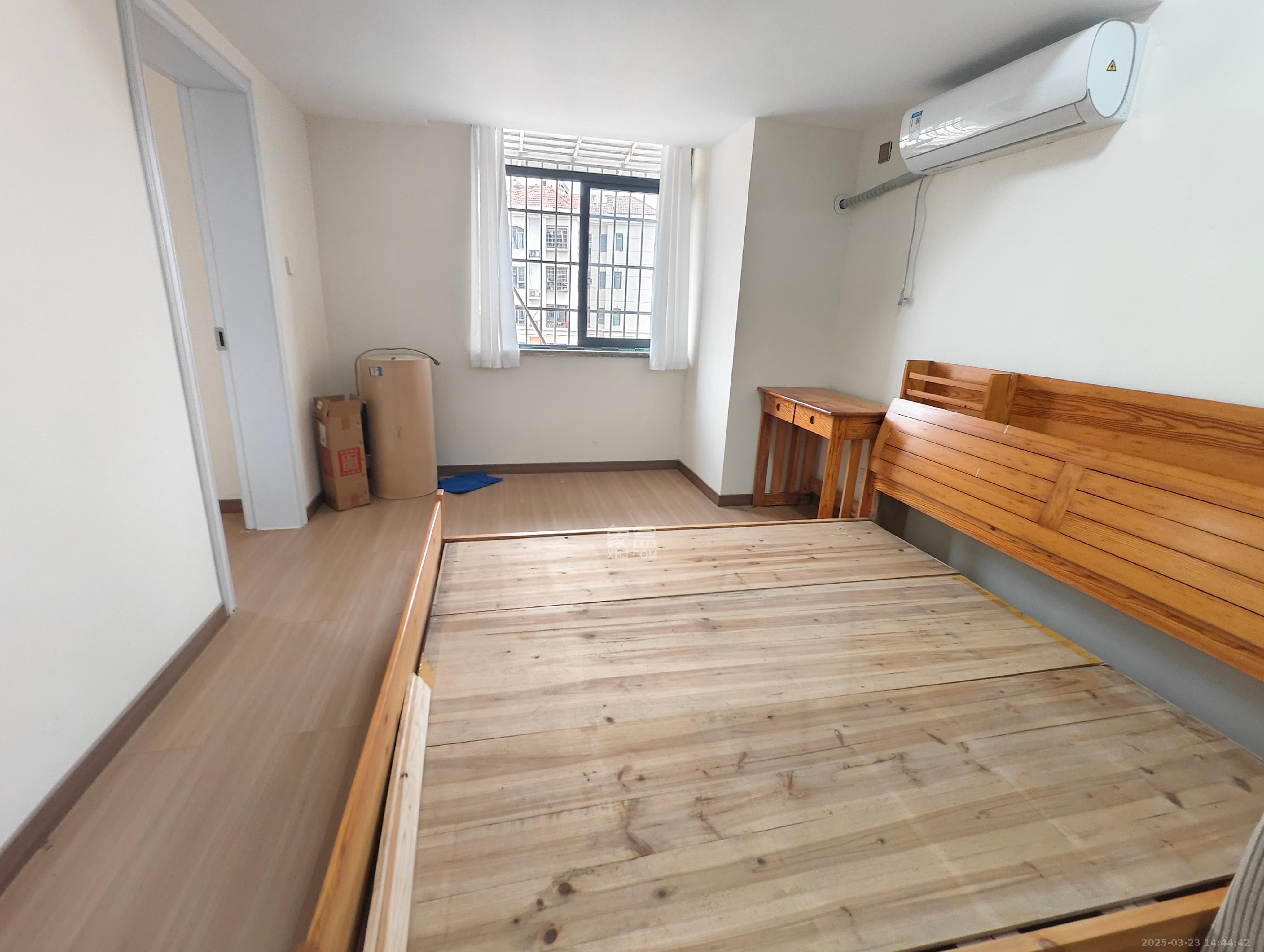 米兰春天  1室1厅1卫    1300.0元/月 米兰春天  1室1厅1卫    1300.0元/月