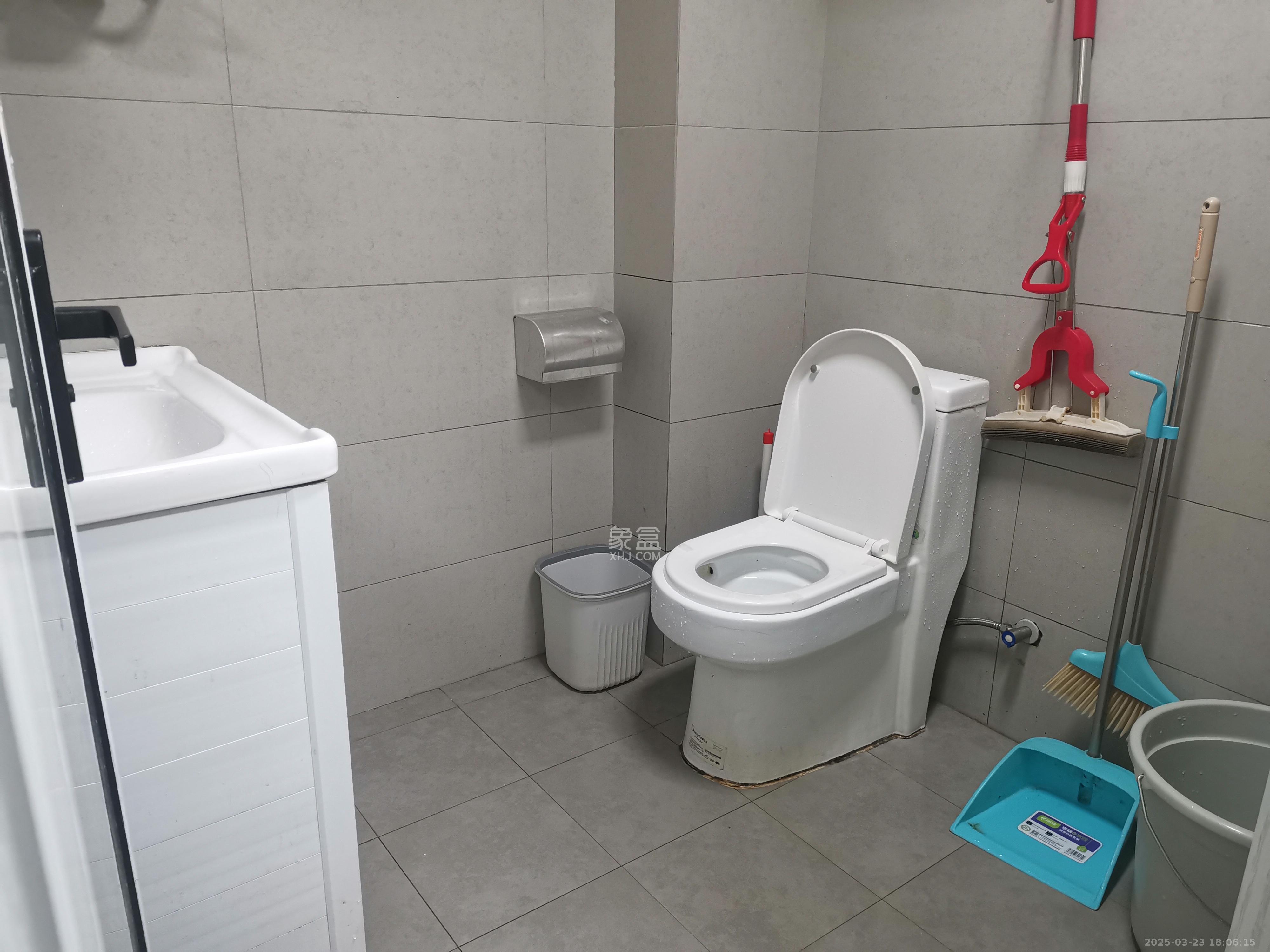 叠彩兰亭  1室1厅1卫   1300.00元/月室内图