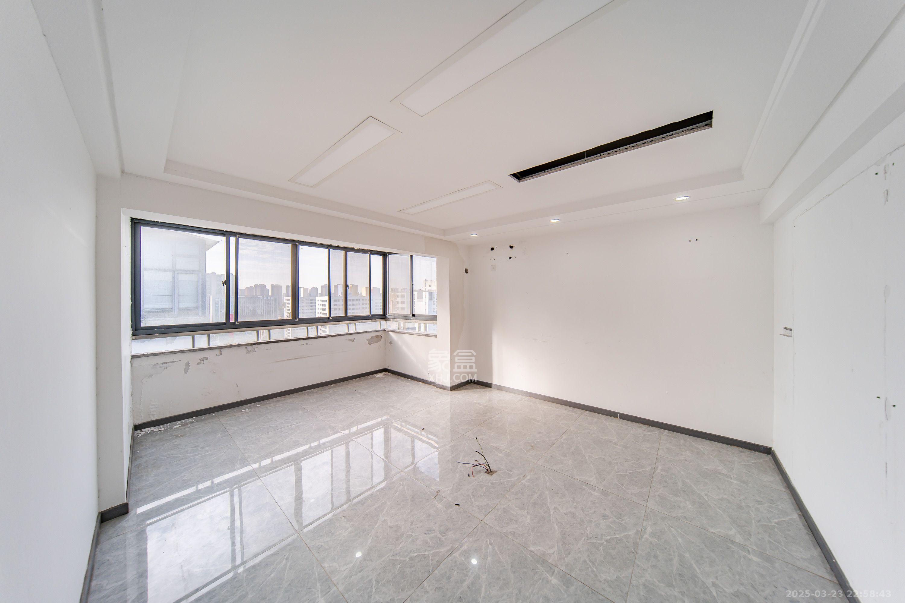 阳光100一期、四五期 7室2厅2卫 5000.0元/月 阳光100一期、四五期 7室2厅2卫 5000.0元/月室内图