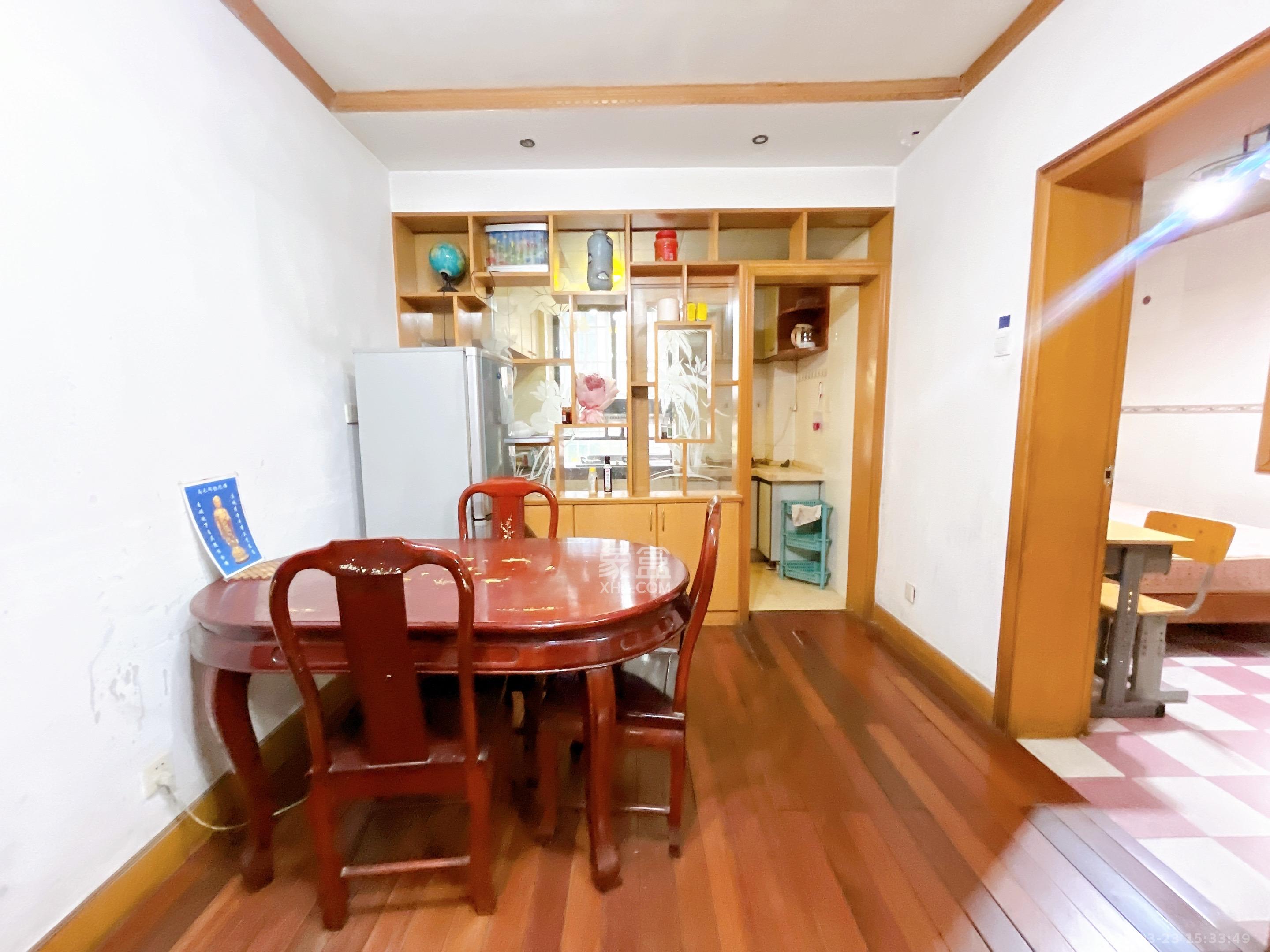 展览馆科协宿舍 4室2厅2卫 2400.0元/月 展览馆科协宿舍 4室2厅2卫 2400.0元/月室内图