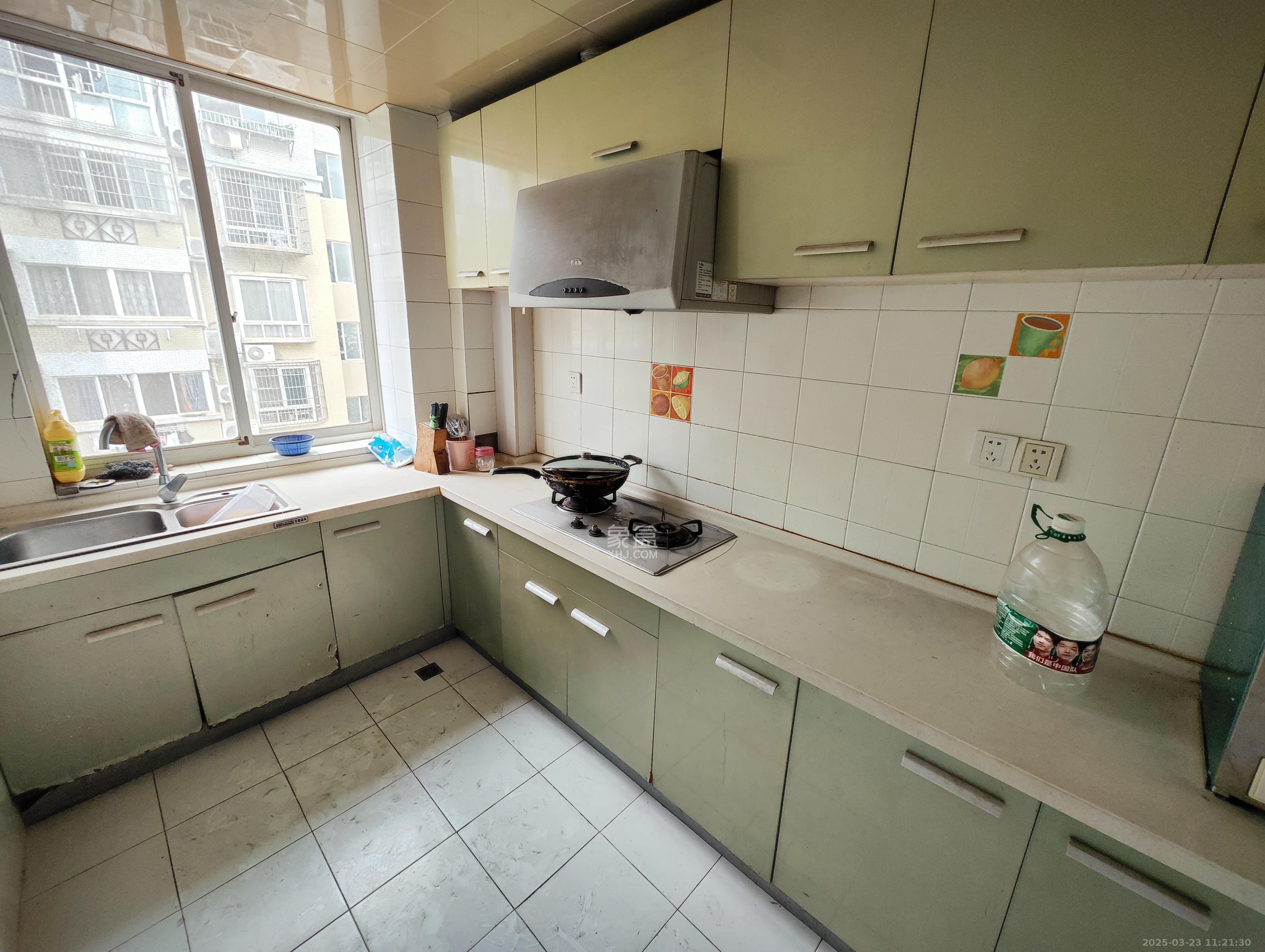 咸嘉新村西子园 3室2厅2卫 2400.0元/月 咸嘉新村西子园 3室2厅2卫 2400.0元/月室内图