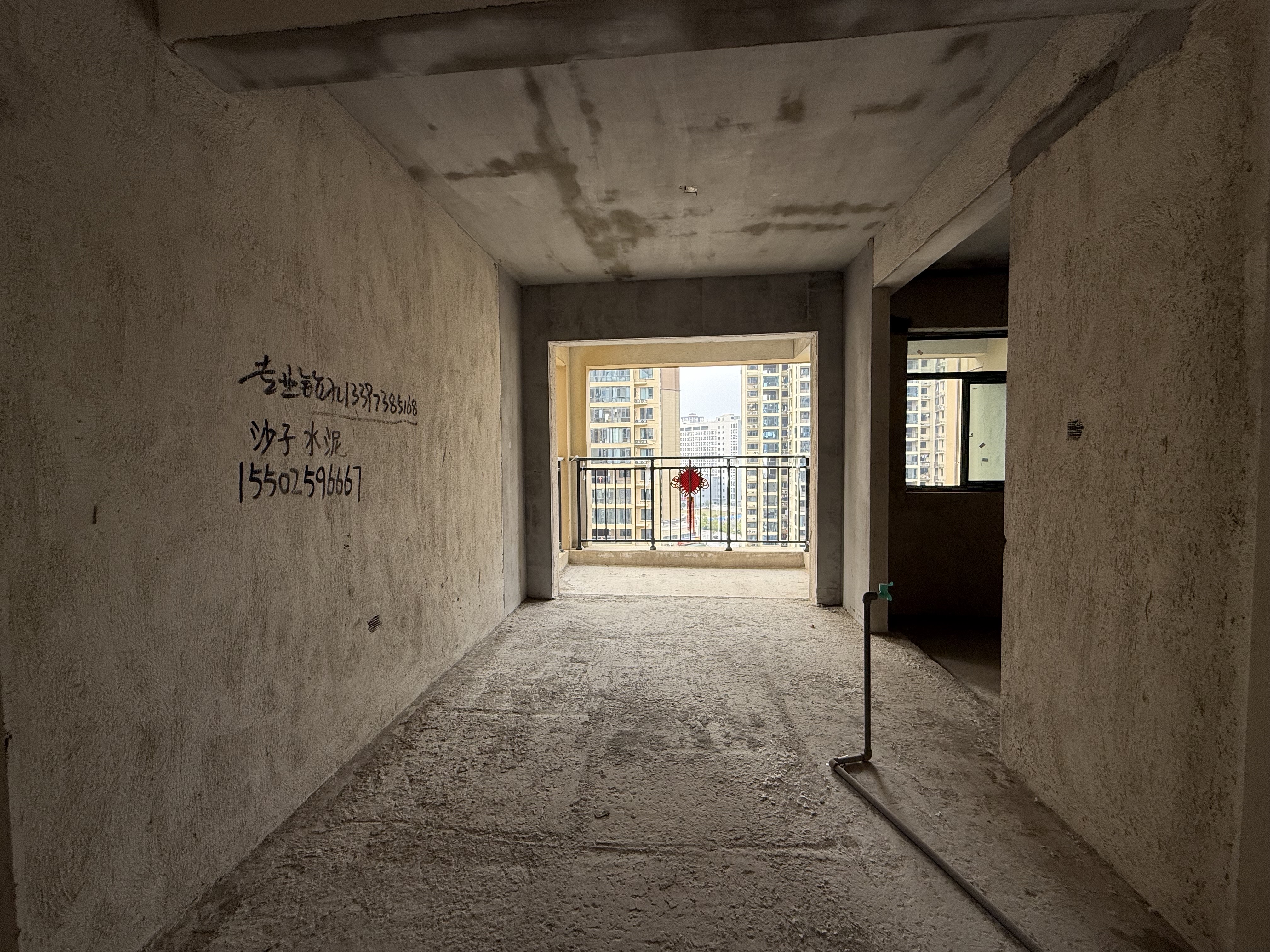 鹏泰天麓 5室2厅2卫 106.8万 鹏泰天麓 5室2厅2卫 106.8万客厅