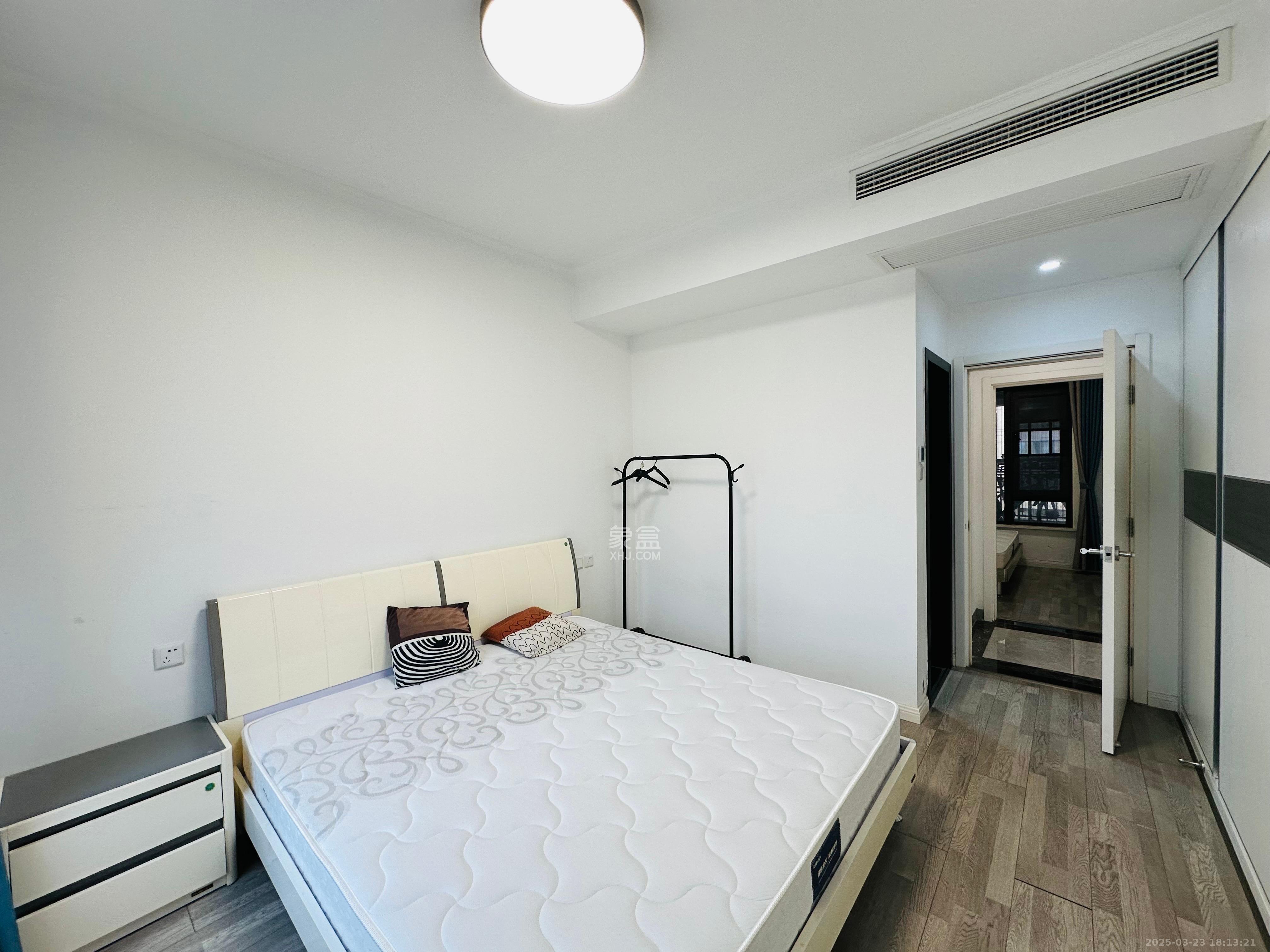 建发央著  3室2厅1卫   3200.00元/月室内图