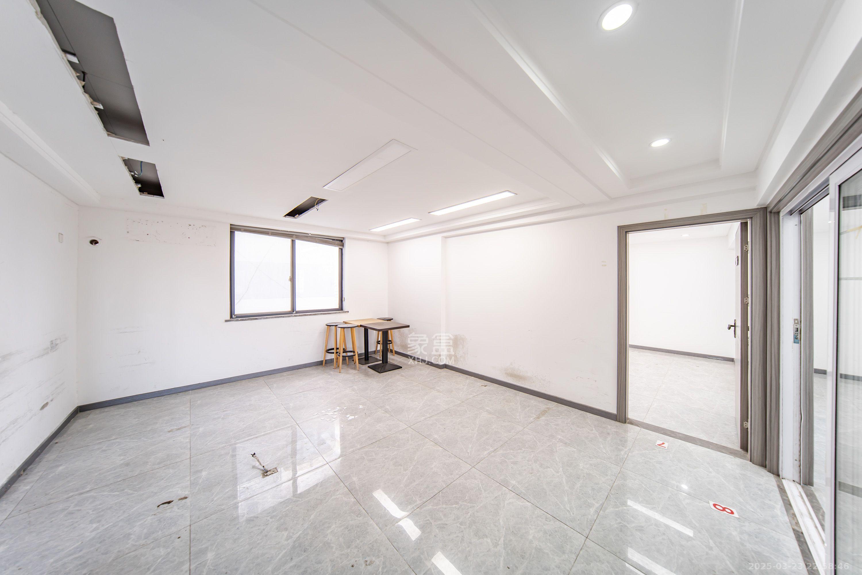 阳光100一期、四五期 7室2厅2卫 5000.0元/月 阳光100一期、四五期 7室2厅2卫 5000.0元/月室内图