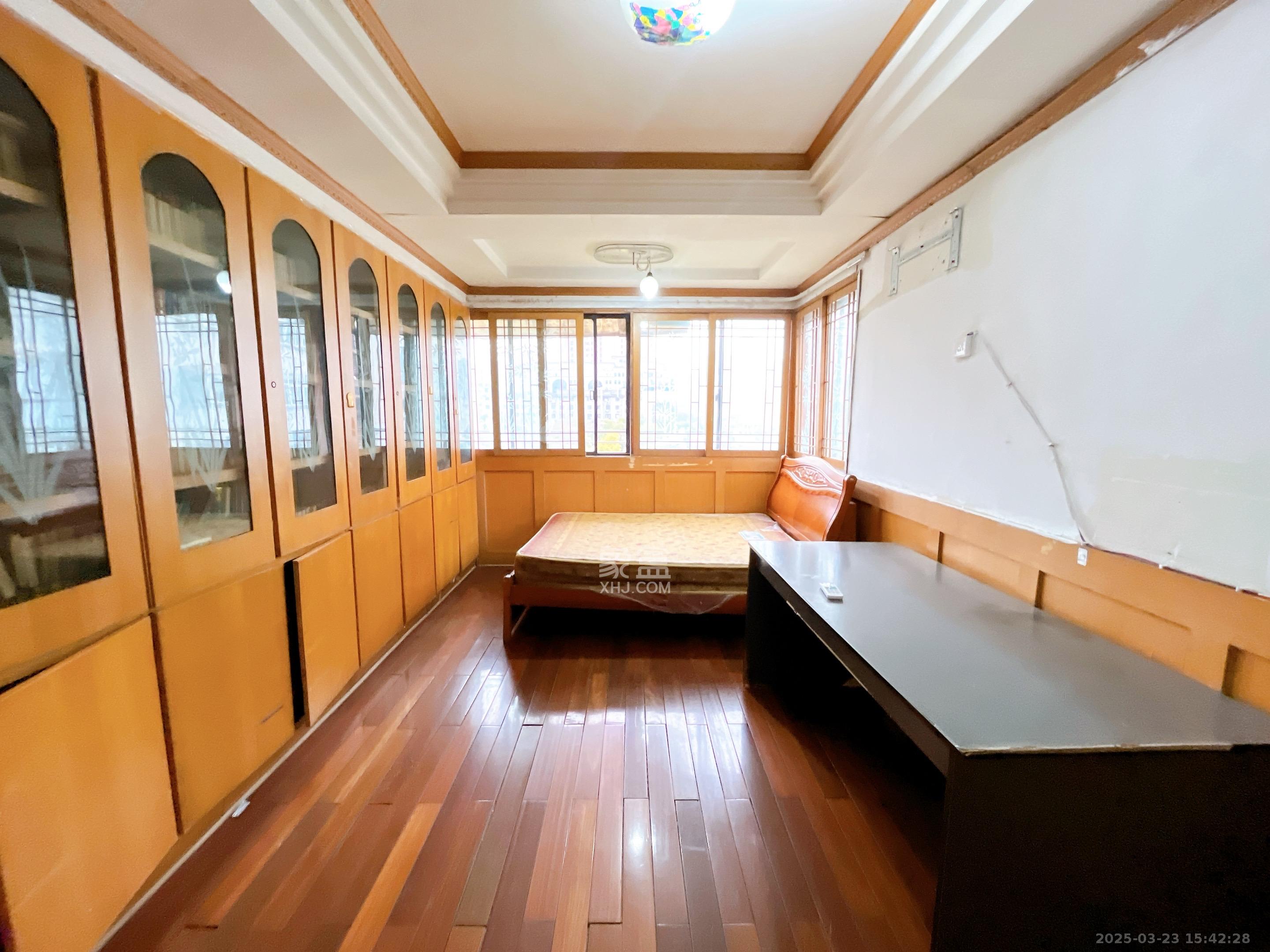 展览馆科协宿舍 4室2厅2卫 2400.0元/月 展览馆科协宿舍 4室2厅2卫 2400.0元/月室内图